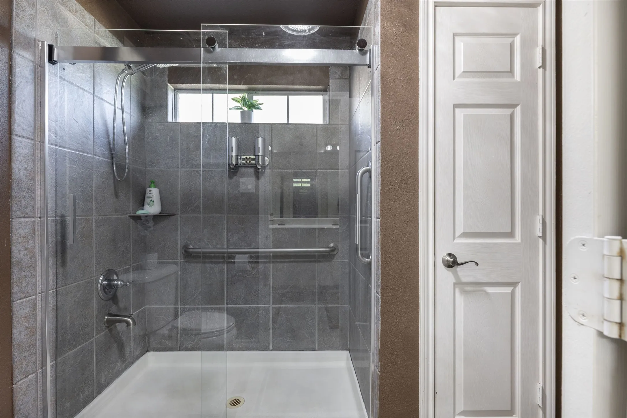Single Family Residence For Sale in Dallas County , 10206 Broadmoor Lane, Rowlett, Texas 75089, 5 Bedroom, 4 Bathroom, 3 Garage spaces, 4,074 Sqft, built in 2005, mls#21409131, Real Estate Agent in Rowlett, Homes For Sale in Dallas county, Homes For Sale in Rowlett, Realtor in Rowlett Texas, Real Estate Brokerage Independent Realty Texas, Luminita Cordes Realtor