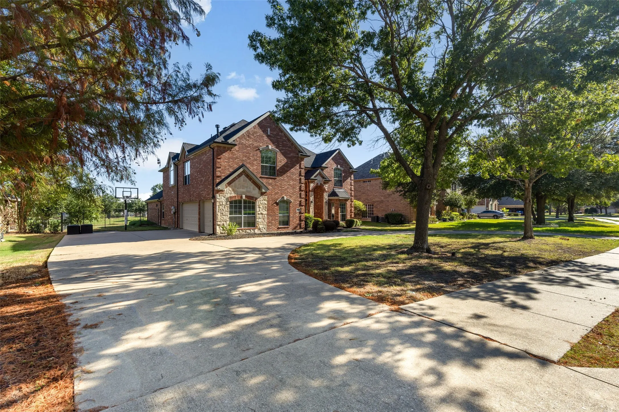 Single Family Residence For Sale in Dallas County , 10206 Broadmoor Lane, Rowlett, Texas 75089, 5 Bedroom, 4 Bathroom, 3 Garage spaces, 4,074 Sqft, built in 2005, mls#21409131, Real Estate Agent in Rowlett, Homes For Sale in Dallas county, Homes For Sale in Rowlett, Realtor in Rowlett Texas, Real Estate Brokerage Independent Realty Texas, Luminita Cordes Realtor