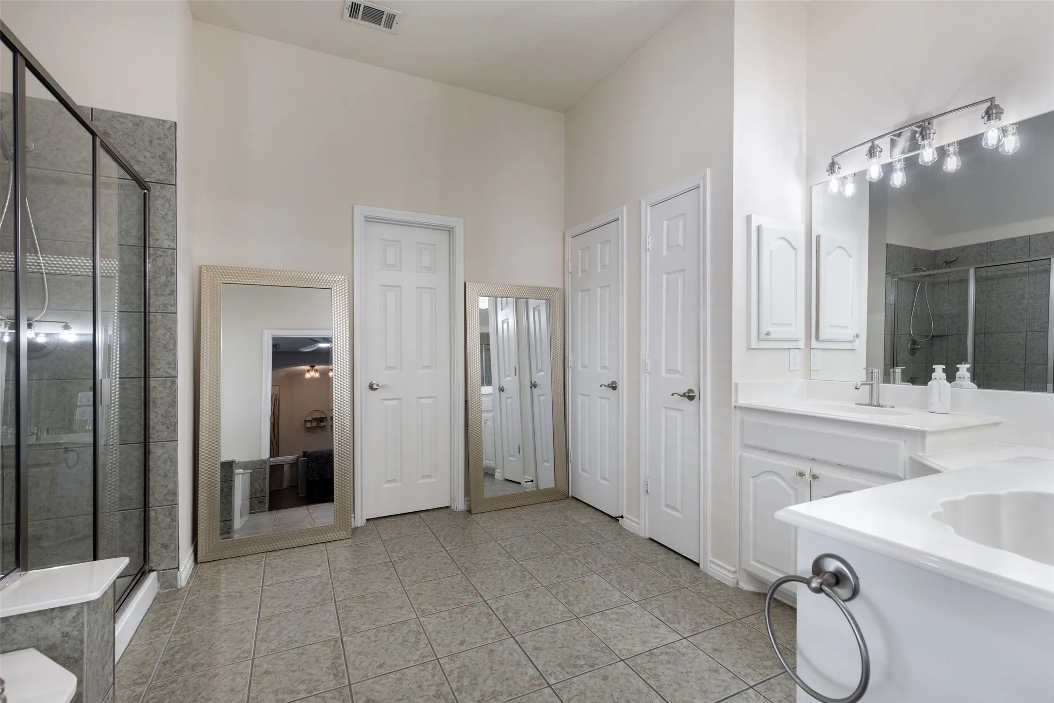 Single Family Residence For Sale in Dallas County , 10206 Broadmoor Lane, Rowlett, Texas 75089, 5 Bedroom, 4 Bathroom, 3 Garage spaces, 4,074 Sqft, built in 2005, mls#21409131, Real Estate Agent in Rowlett, Homes For Sale in Dallas county, Homes For Sale in Rowlett, Realtor in Rowlett Texas, Real Estate Brokerage Independent Realty Texas, Luminita Cordes Realtor