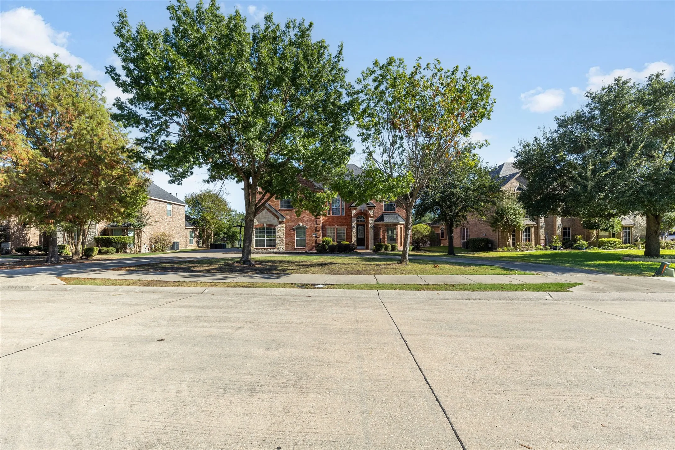 Single Family Residence For Sale in Dallas County , 10206 Broadmoor Lane, Rowlett, Texas 75089, 5 Bedroom, 4 Bathroom, 3 Garage spaces, 4,074 Sqft, built in 2005, mls#21409131, Real Estate Agent in Rowlett, Homes For Sale in Dallas county, Homes For Sale in Rowlett, Realtor in Rowlett Texas, Real Estate Brokerage Independent Realty Texas, Luminita Cordes Realtor