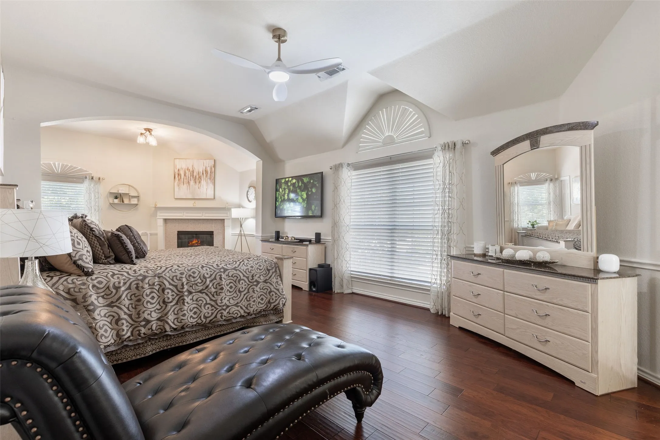 Single Family Residence For Sale in Dallas County , 10206 Broadmoor Lane, Rowlett, Texas 75089, 5 Bedroom, 4 Bathroom, 3 Garage spaces, 4,074 Sqft, built in 2005, mls#21409131, Real Estate Agent in Rowlett, Homes For Sale in Dallas county, Homes For Sale in Rowlett, Realtor in Rowlett Texas, Real Estate Brokerage Independent Realty Texas, Luminita Cordes Realtor