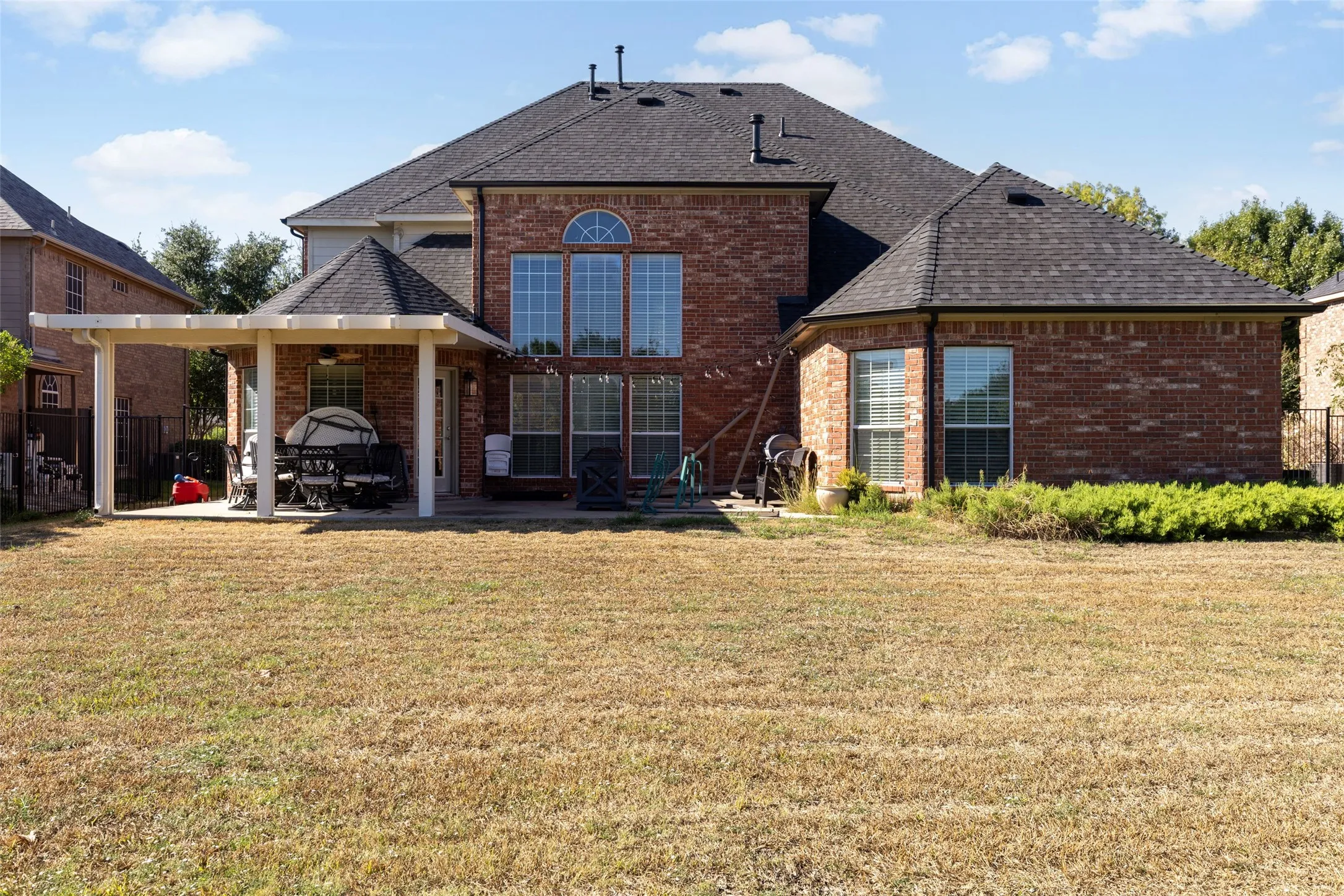 Single Family Residence For Sale in Dallas County , 10206 Broadmoor Lane, Rowlett, Texas 75089, 5 Bedroom, 4 Bathroom, 3 Garage spaces, 4,074 Sqft, built in 2005, mls#21409131, Real Estate Agent in Rowlett, Homes For Sale in Dallas county, Homes For Sale in Rowlett, Realtor in Rowlett Texas, Real Estate Brokerage Independent Realty Texas, Luminita Cordes Realtor