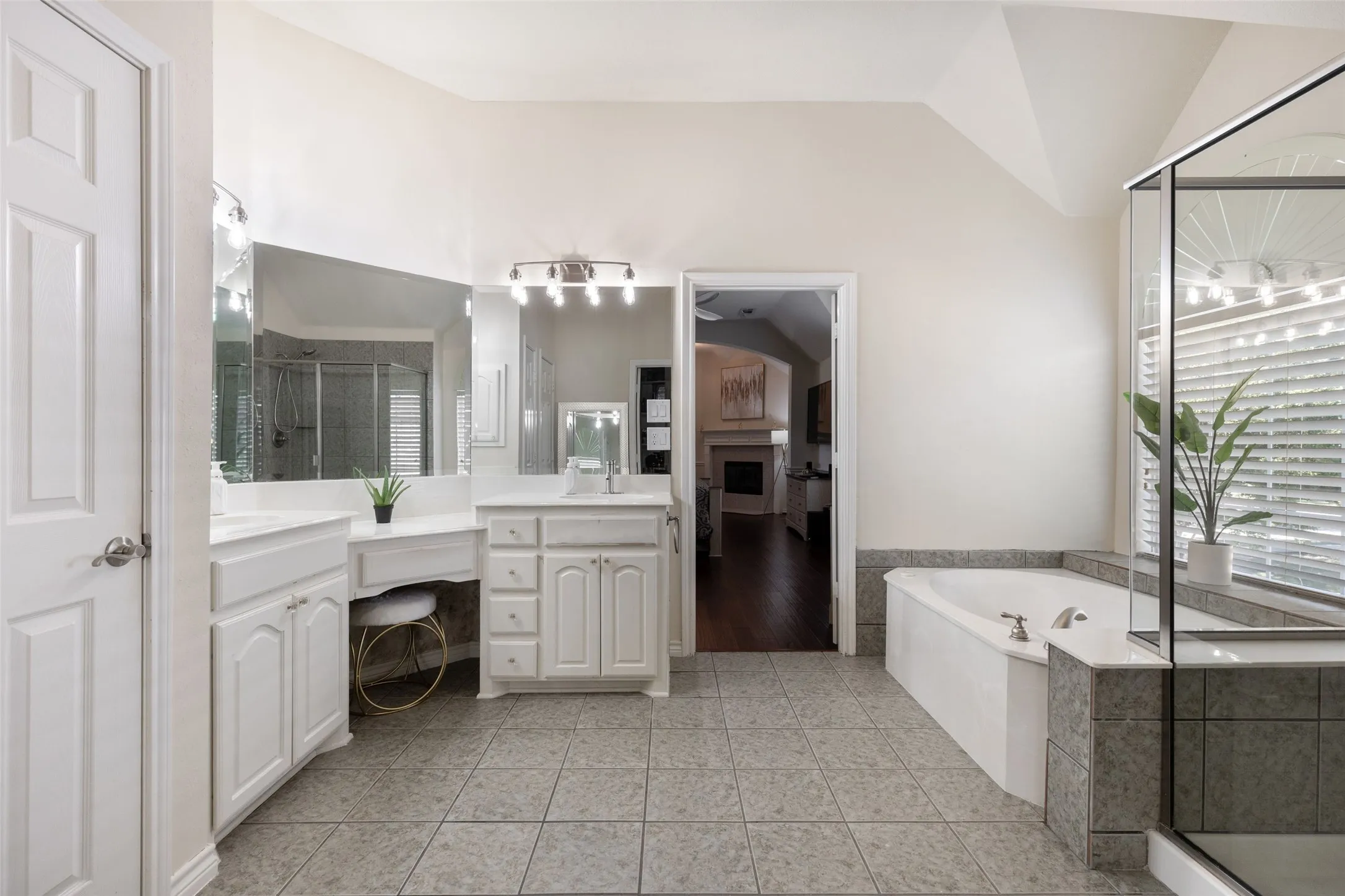 Single Family Residence For Sale in Dallas County , 10206 Broadmoor Lane, Rowlett, Texas 75089, 5 Bedroom, 4 Bathroom, 3 Garage spaces, 4,074 Sqft, built in 2005, mls#21409131, Real Estate Agent in Rowlett, Homes For Sale in Dallas county, Homes For Sale in Rowlett, Realtor in Rowlett Texas, Real Estate Brokerage Independent Realty Texas, Luminita Cordes Realtor