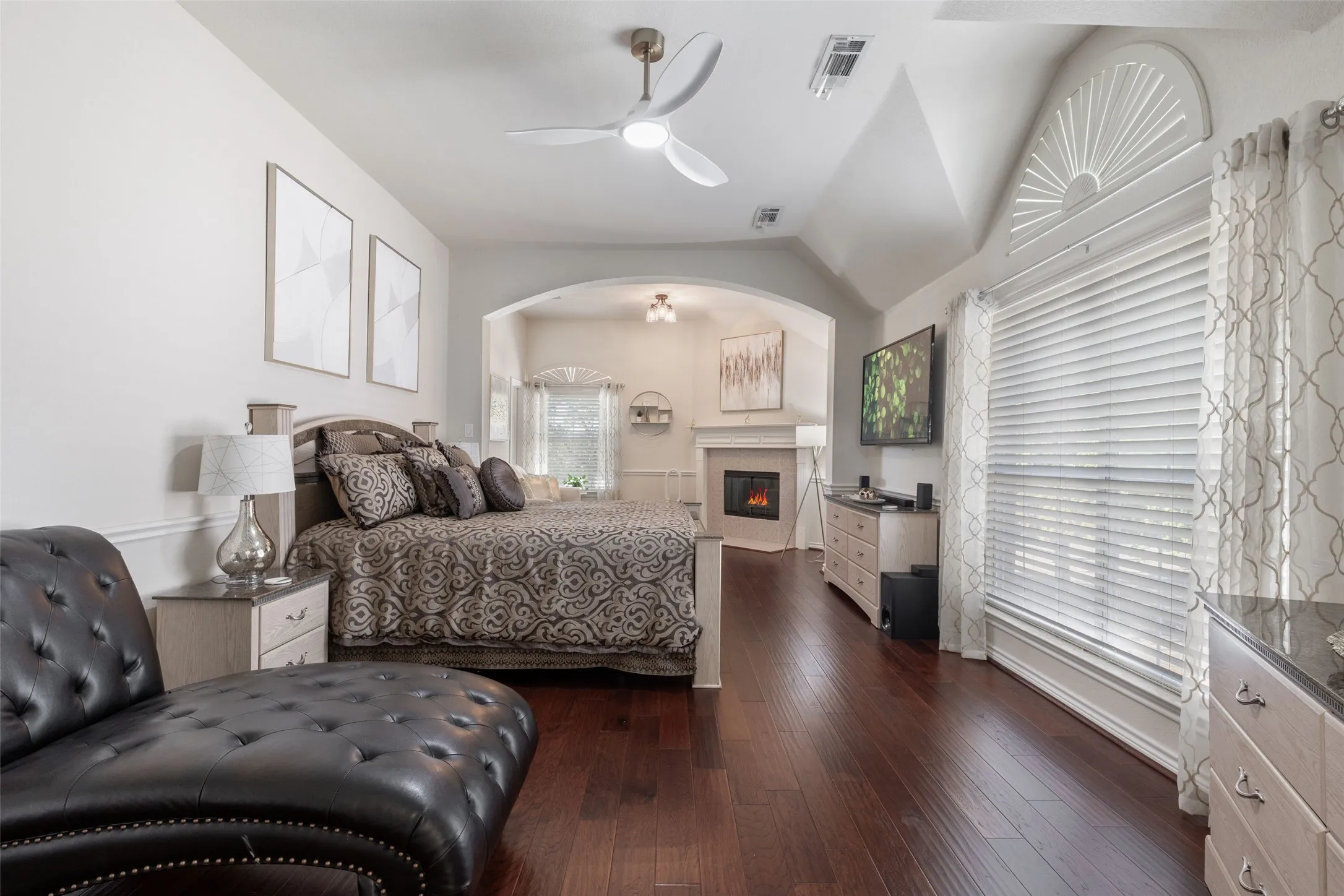 Single Family Residence For Sale in Dallas County , 10206 Broadmoor Lane, Rowlett, Texas 75089, 5 Bedroom, 4 Bathroom, 3 Garage spaces, 4,074 Sqft, built in 2005, mls#21409131, Real Estate Agent in Rowlett, Homes For Sale in Dallas county, Homes For Sale in Rowlett, Realtor in Rowlett Texas, Real Estate Brokerage Independent Realty Texas, Luminita Cordes Realtor