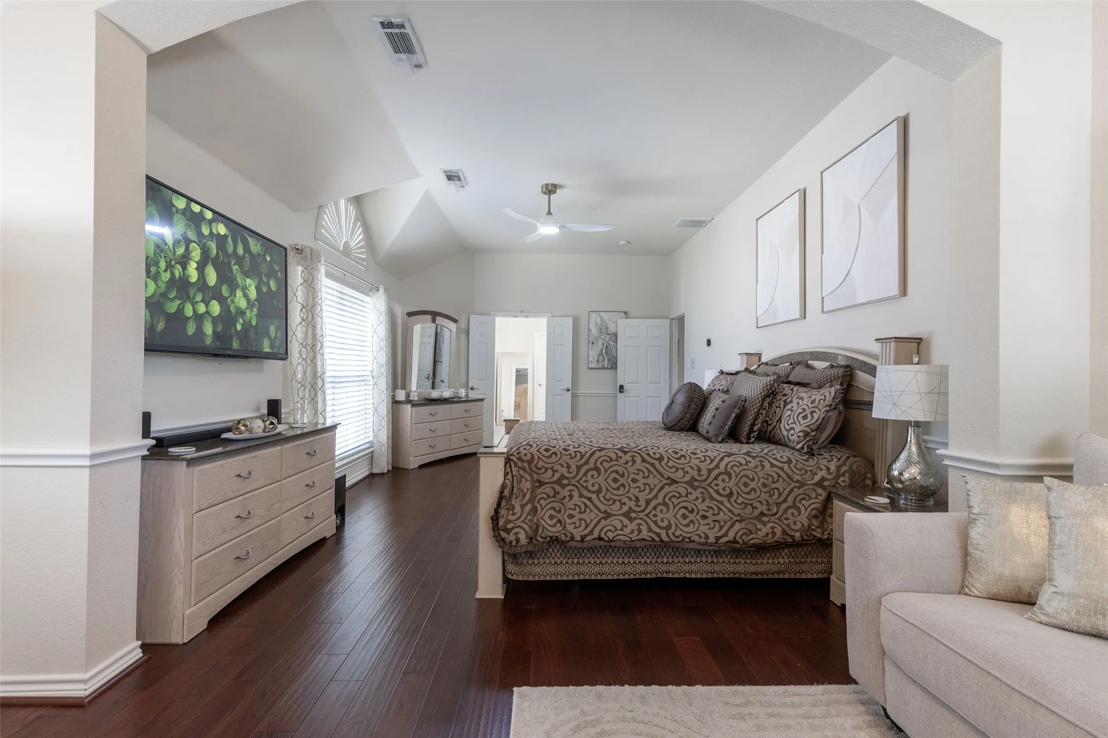 Single Family Residence For Sale in Dallas County , 10206 Broadmoor Lane, Rowlett, Texas 75089, 5 Bedroom, 4 Bathroom, 3 Garage spaces, 4,074 Sqft, built in 2005, mls#21409131, Real Estate Agent in Rowlett, Homes For Sale in Dallas county, Homes For Sale in Rowlett, Realtor in Rowlett Texas, Real Estate Brokerage Independent Realty Texas, Luminita Cordes Realtor