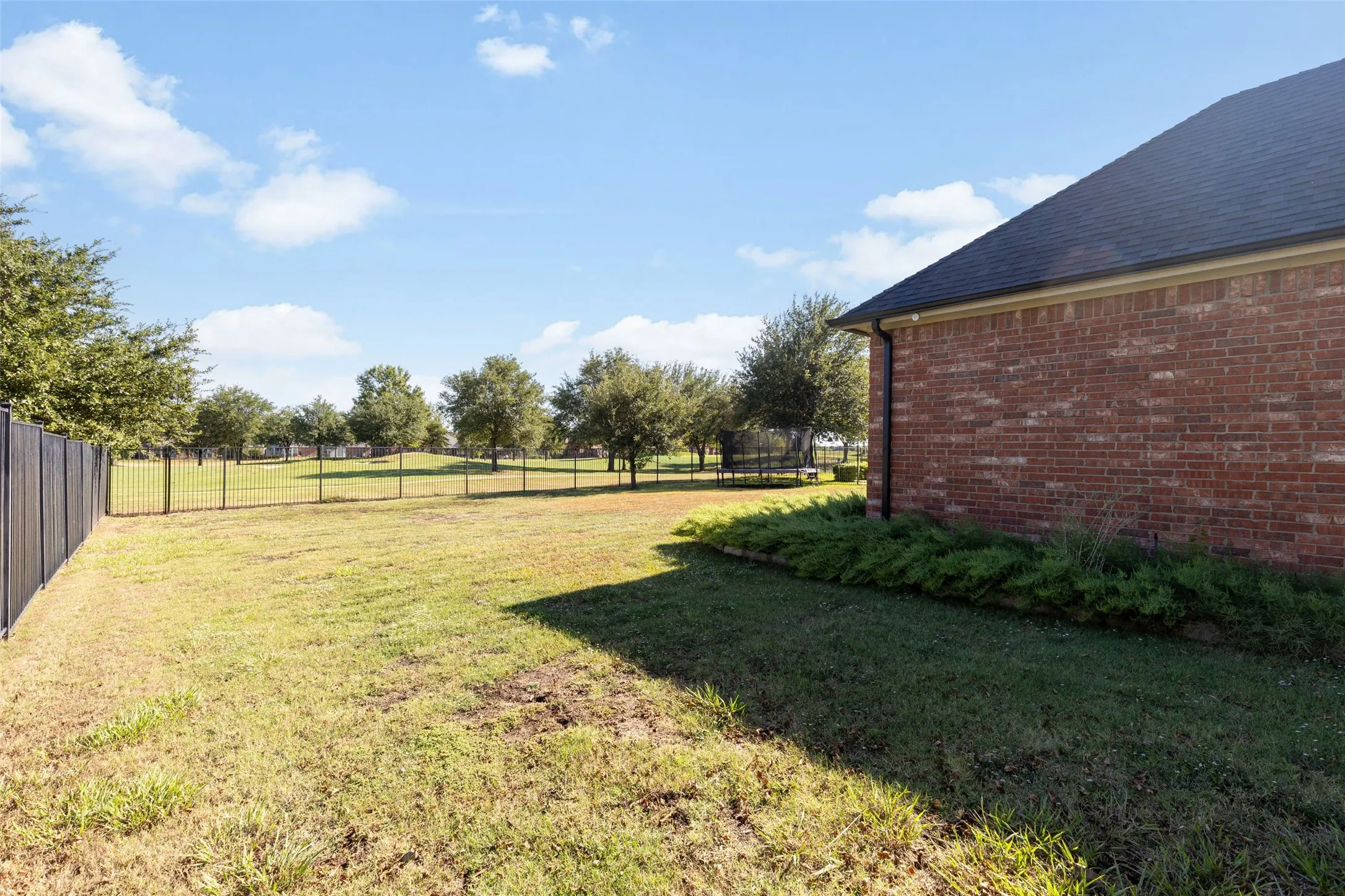 Single Family Residence For Sale in Dallas County , 10206 Broadmoor Lane, Rowlett, Texas 75089, 5 Bedroom, 4 Bathroom, 3 Garage spaces, 4,074 Sqft, built in 2005, mls#21409131, Real Estate Agent in Rowlett, Homes For Sale in Dallas county, Homes For Sale in Rowlett, Realtor in Rowlett Texas, Real Estate Brokerage Independent Realty Texas, Luminita Cordes Realtor