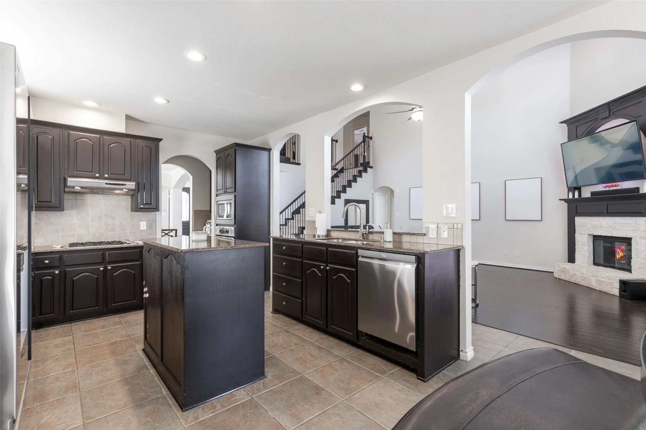 Single Family Residence For Sale in Dallas County , 10206 Broadmoor Lane, Rowlett, Texas 75089, 5 Bedroom, 4 Bathroom, 3 Garage spaces, 4,074 Sqft, built in 2005, mls#21409131, Real Estate Agent in Rowlett, Homes For Sale in Dallas county, Homes For Sale in Rowlett, Realtor in Rowlett Texas, Real Estate Brokerage Independent Realty Texas, Luminita Cordes Realtor