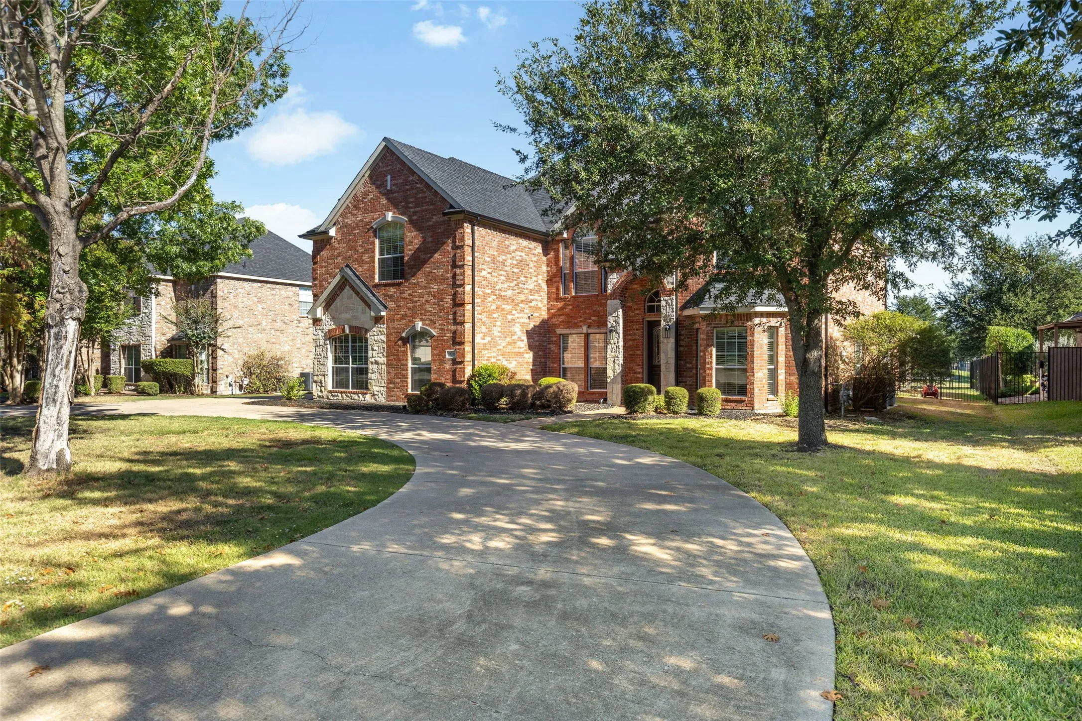 Single Family Residence For Sale in Dallas County , 10206 Broadmoor Lane, Rowlett, Texas 75089, 5 Bedroom, 4 Bathroom, 3 Garage spaces, 4,074 Sqft, built in 2005, mls#21409131, Real Estate Agent in Rowlett, Homes For Sale in Dallas county, Homes For Sale in Rowlett, Realtor in Rowlett Texas, Real Estate Brokerage Independent Realty Texas, Luminita Cordes Realtor