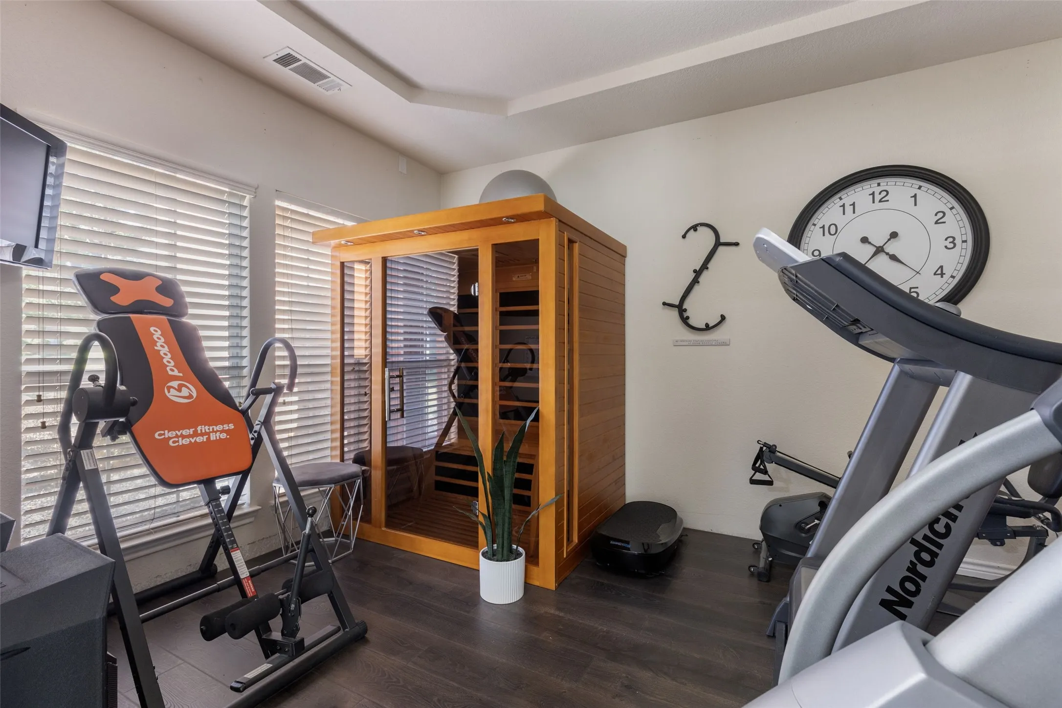 Single Family Residence For Sale in Dallas County , 10206 Broadmoor Lane, Rowlett, Texas 75089, 5 Bedroom, 4 Bathroom, 3 Garage spaces, 4,074 Sqft, built in 2005, mls#21409131, Real Estate Agent in Rowlett, Homes For Sale in Dallas county, Homes For Sale in Rowlett, Realtor in Rowlett Texas, Real Estate Brokerage Independent Realty Texas, Luminita Cordes Realtor