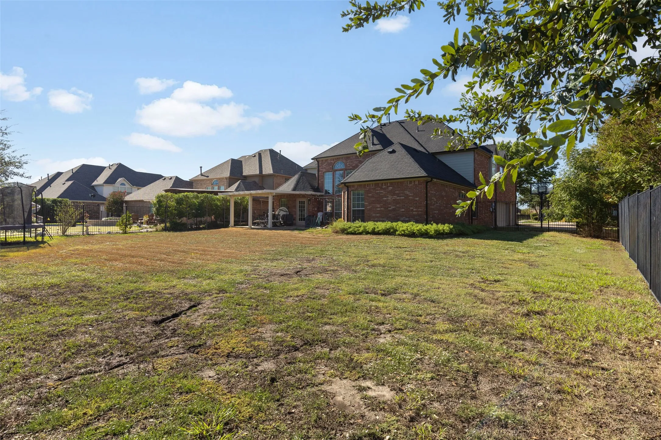 Single Family Residence For Sale in Dallas County , 10206 Broadmoor Lane, Rowlett, Texas 75089, 5 Bedroom, 4 Bathroom, 3 Garage spaces, 4,074 Sqft, built in 2005, mls#21409131, Real Estate Agent in Rowlett, Homes For Sale in Dallas county, Homes For Sale in Rowlett, Realtor in Rowlett Texas, Real Estate Brokerage Independent Realty Texas, Luminita Cordes Realtor