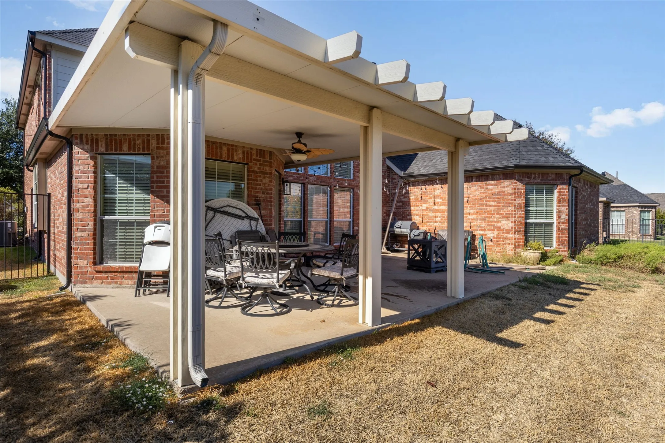 Single Family Residence For Sale in Dallas County , 10206 Broadmoor Lane, Rowlett, Texas 75089, 5 Bedroom, 4 Bathroom, 3 Garage spaces, 4,074 Sqft, built in 2005, mls#21409131, Real Estate Agent in Rowlett, Homes For Sale in Dallas county, Homes For Sale in Rowlett, Realtor in Rowlett Texas, Real Estate Brokerage Independent Realty Texas, Luminita Cordes Realtor
