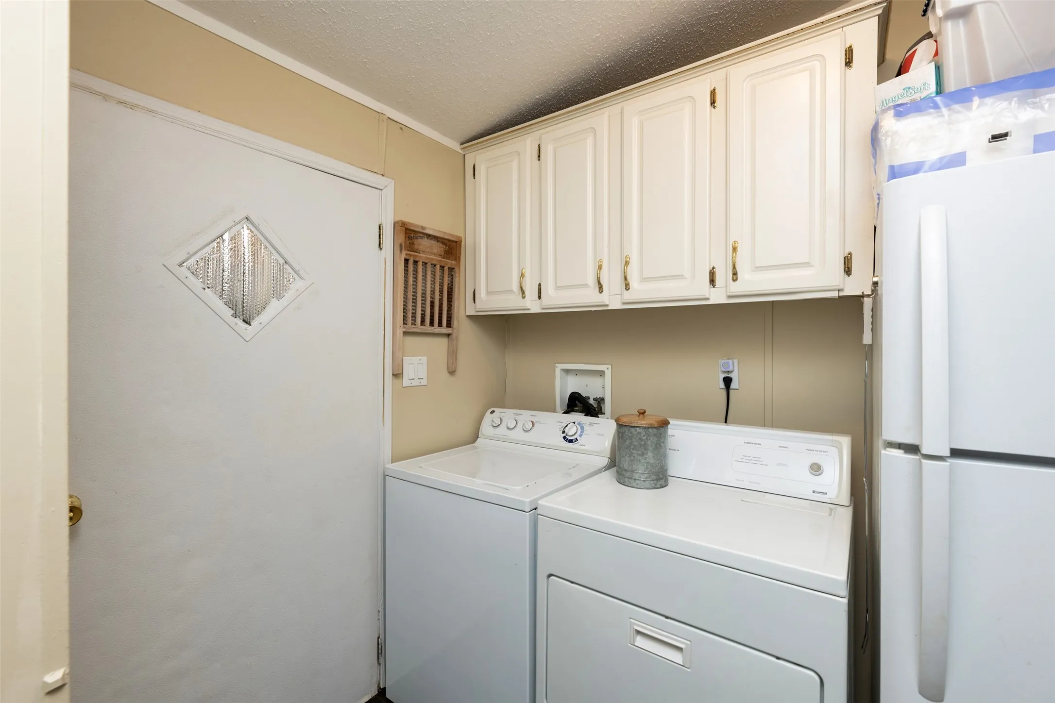 Manufactured Home For Sale in Parker County , 174 Denton Heights Lane, Weatherford, Texas 76085, 4 Bedroom, 3 Bathroom, Garage spaces, 2,432 Sqft, built in 1998, mls#21381381, Real Estate Agent in Weatherford, Homes For Sale in Parker county, Homes For Sale in Weatherford, Realtor in Weatherford Texas, Real Estate Brokerage Independent Realty Texas, Luminita Cordes Realtor