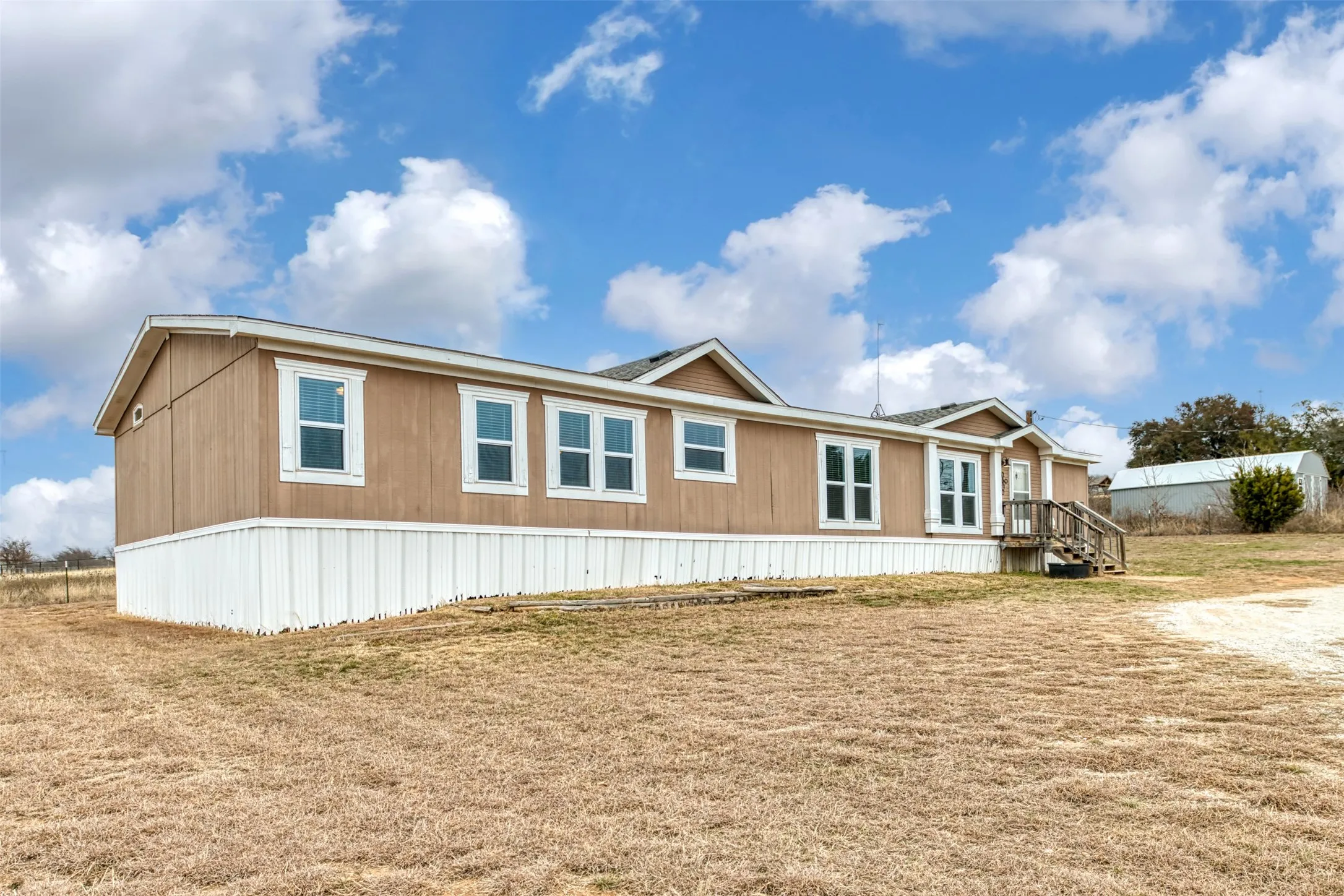 Manufactured Home For Sale in Parker County , 174 Denton Heights Lane, Weatherford, Texas 76085, 4 Bedroom, 3 Bathroom, Garage spaces, 2,432 Sqft, built in 1998, mls#21381381, Real Estate Agent in Weatherford, Homes For Sale in Parker county, Homes For Sale in Weatherford, Realtor in Weatherford Texas, Real Estate Brokerage Independent Realty Texas, Luminita Cordes Realtor