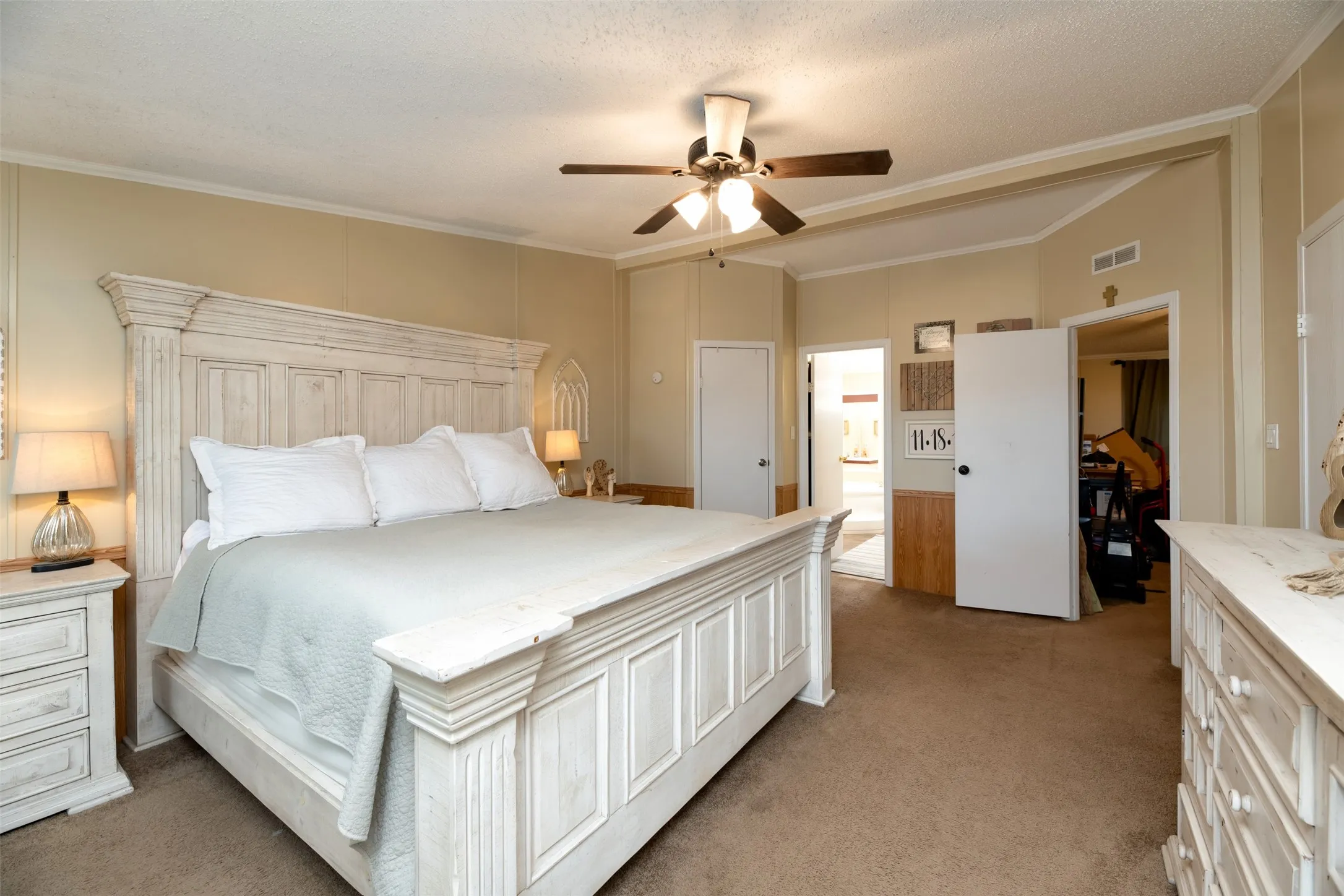 Manufactured Home For Sale in Parker County , 174 Denton Heights Lane, Weatherford, Texas 76085, 4 Bedroom, 3 Bathroom, Garage spaces, 2,432 Sqft, built in 1998, mls#21381381, Real Estate Agent in Weatherford, Homes For Sale in Parker county, Homes For Sale in Weatherford, Realtor in Weatherford Texas, Real Estate Brokerage Independent Realty Texas, Luminita Cordes Realtor
