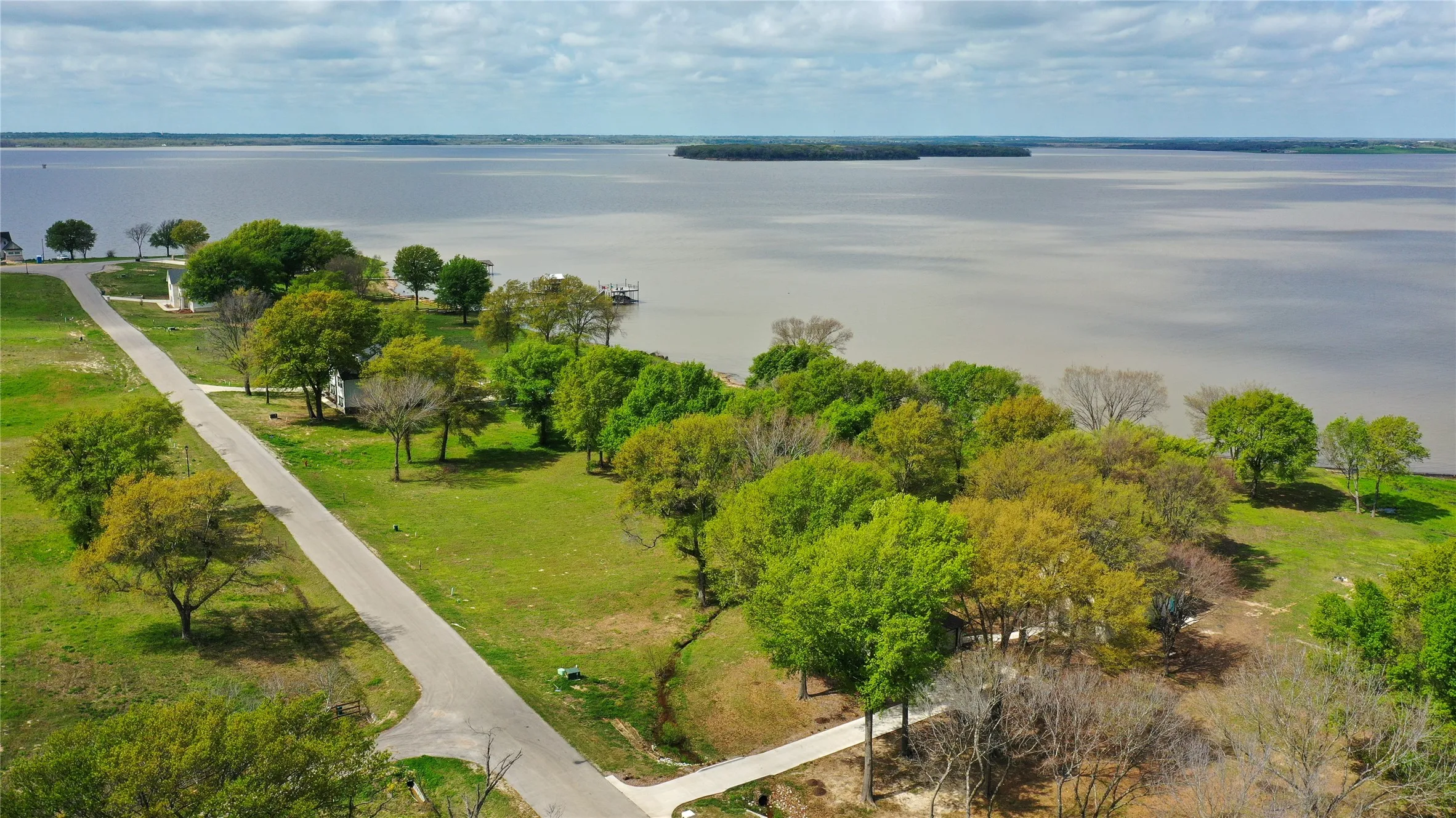 Unimproved Land For Sale in Kaufman County , 1520 Shoreline Drive, Mabank, Texas 75143, 0, 0, Garage spaces, 0 Sqft, built in 0, mls#21406991, Real Estate Agent in Mabank, Homes For Sale in Kaufman county, Homes For Sale in Mabank, Realtor in Mabank Texas, Real Estate Brokerage Independent Realty Texas, Luminita Cordes Realtor