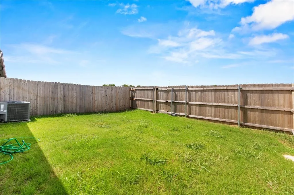 Townhouse For Sale in Collin County , 1009 Debby Court, Wylie, Texas 75098, 3 Bedroom, 3 Bathroom, 2 Garage spaces, 1,956 Sqft, built in 2022, mls#21409208, Real Estate Agent in Wylie, Homes For Sale in Collin county, Homes For Sale in Wylie, Realtor in Wylie Texas, Real Estate Brokerage Independent Realty Texas, Luminita Cordes Realtor