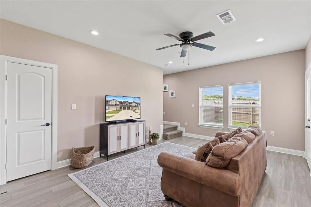 Townhouse For Sale in Collin County , 1009 Debby Court, Wylie, Texas 75098, 3 Bedroom, 3 Bathroom, 2 Garage spaces, 1,956 Sqft, built in 2022, mls#21409208, Real Estate Agent in Wylie, Homes For Sale in Collin county, Homes For Sale in Wylie, Realtor in Wylie Texas, Real Estate Brokerage Independent Realty Texas, Luminita Cordes Realtor
