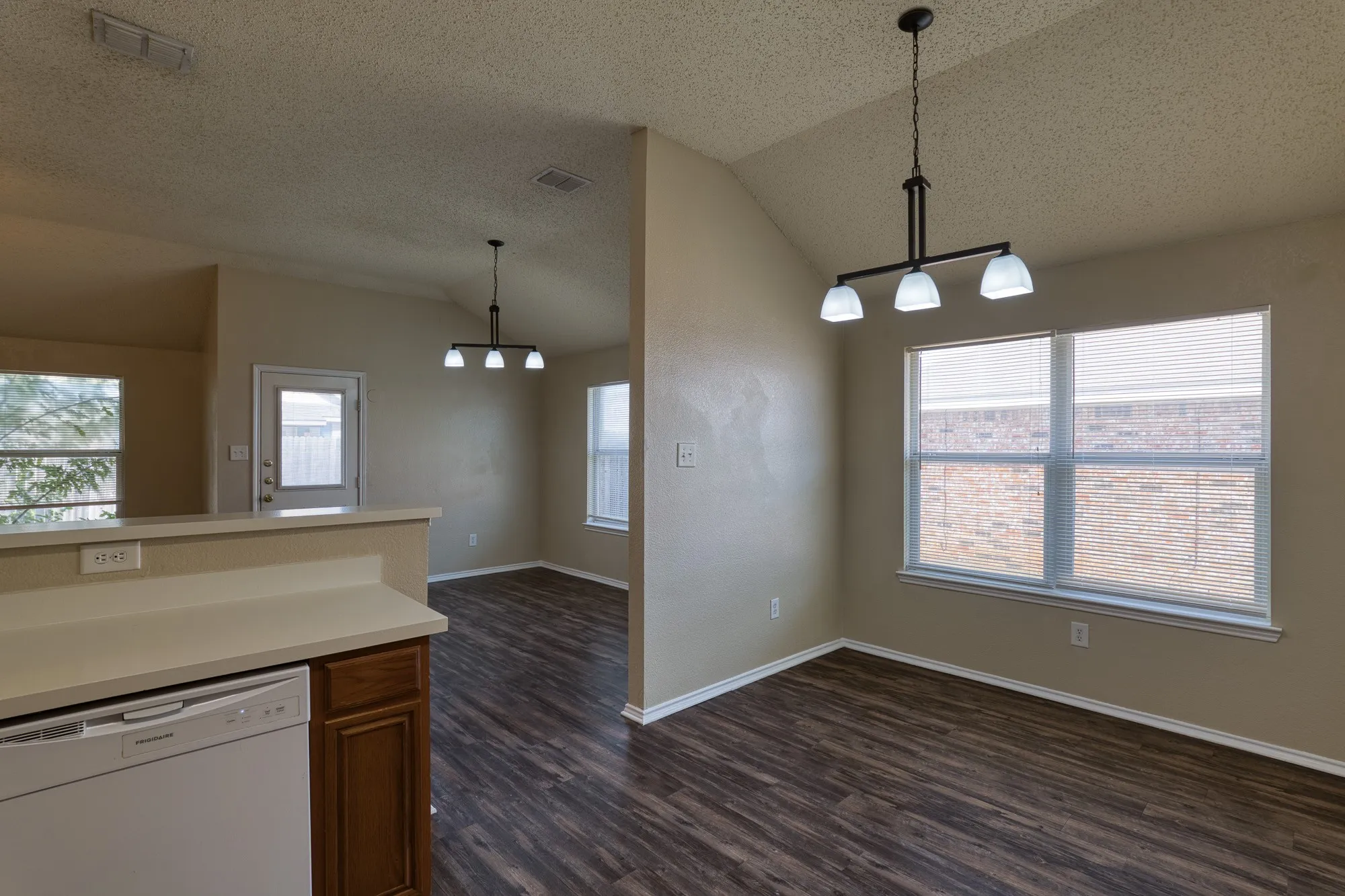 Single Family Residence For Sale in Tarrant County , 612 Pineview Lane, Fort Worth, Texas 76140, 4 Bedroom, 2 Bathroom, 2 Garage spaces, 1,956 Sqft, built in 2002, mls#21409213, Real Estate Agent in Fort Worth, Homes For Sale in Tarrant county, Homes For Sale in Fort Worth, Realtor in Fort Worth Texas, Real Estate Brokerage Independent Realty Texas, Luminita Cordes Realtor