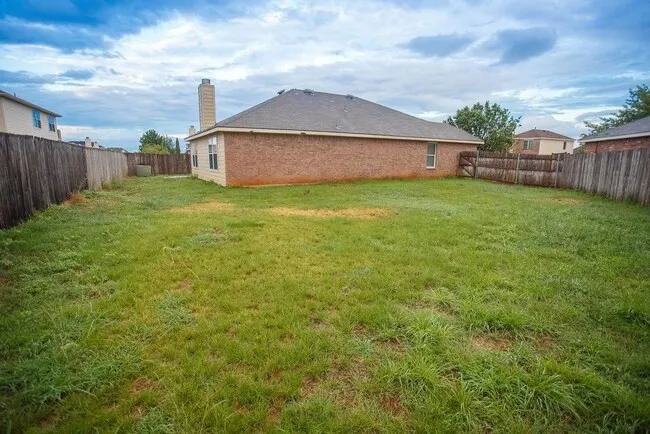 Single Family Residence For Sale in Tarrant County , 612 Pineview Lane, Fort Worth, Texas 76140, 4 Bedroom, 2 Bathroom, 2 Garage spaces, 1,956 Sqft, built in 2002, mls#21409213, Real Estate Agent in Fort Worth, Homes For Sale in Tarrant county, Homes For Sale in Fort Worth, Realtor in Fort Worth Texas, Real Estate Brokerage Independent Realty Texas, Luminita Cordes Realtor