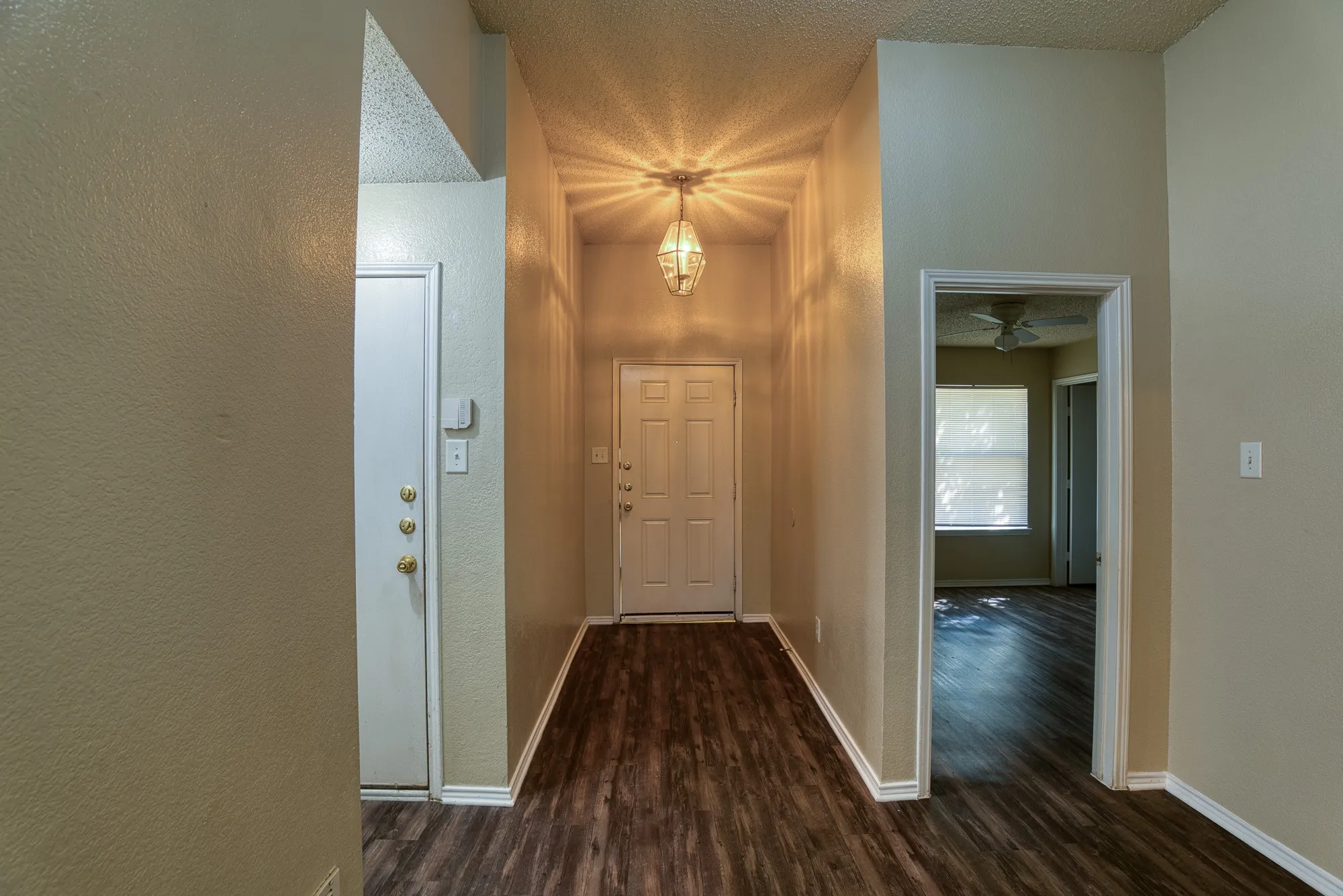 Single Family Residence For Sale in Tarrant County , 612 Pineview Lane, Fort Worth, Texas 76140, 4 Bedroom, 2 Bathroom, 2 Garage spaces, 1,956 Sqft, built in 2002, mls#21409213, Real Estate Agent in Fort Worth, Homes For Sale in Tarrant county, Homes For Sale in Fort Worth, Realtor in Fort Worth Texas, Real Estate Brokerage Independent Realty Texas, Luminita Cordes Realtor