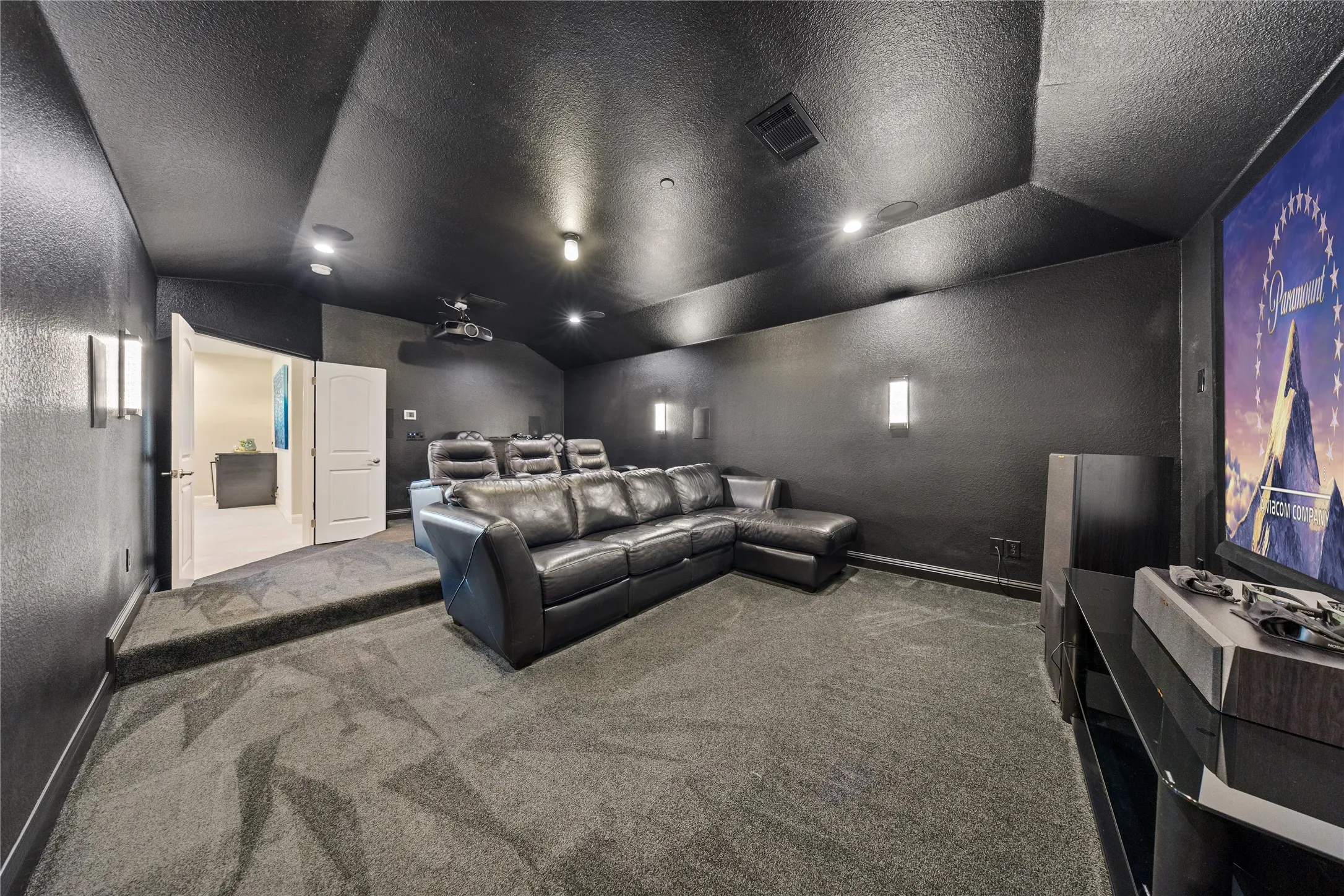 Single Family Residence For Sale in Denton County , 1207 Holford Drive, Frisco, Texas 75036, 5 Bedroom, 5 Bathroom, 4 Garage spaces, 5,652 Sqft, built in 2017, mls#21407516, Real Estate Agent in Frisco, Homes For Sale in Denton county, Homes For Sale in Frisco, Realtor in Frisco Texas, Real Estate Brokerage Independent Realty Texas, Luminita Cordes Realtor
