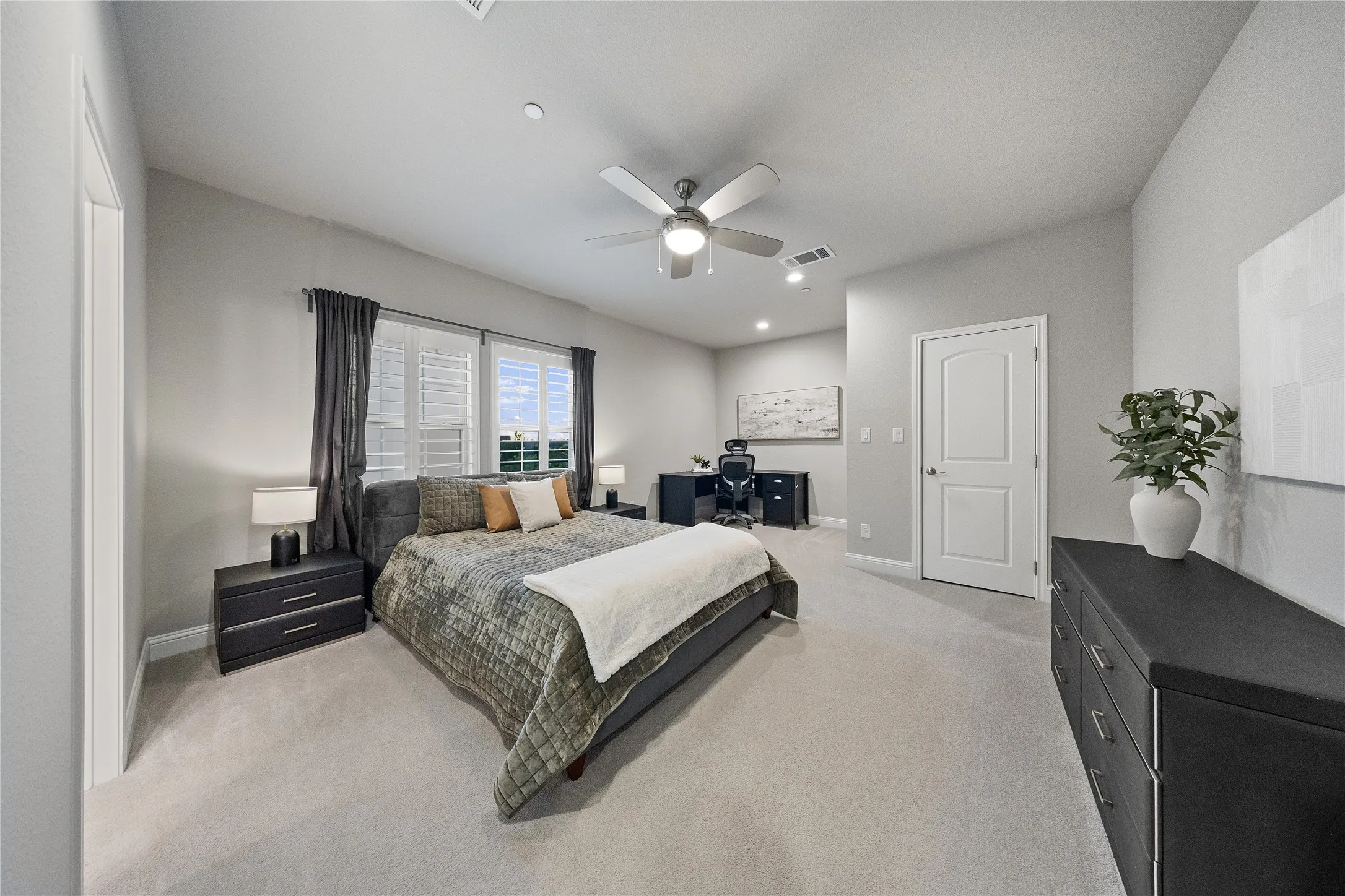 Single Family Residence For Sale in Denton County , 1207 Holford Drive, Frisco, Texas 75036, 5 Bedroom, 5 Bathroom, 4 Garage spaces, 5,652 Sqft, built in 2017, mls#21407516, Real Estate Agent in Frisco, Homes For Sale in Denton county, Homes For Sale in Frisco, Realtor in Frisco Texas, Real Estate Brokerage Independent Realty Texas, Luminita Cordes Realtor