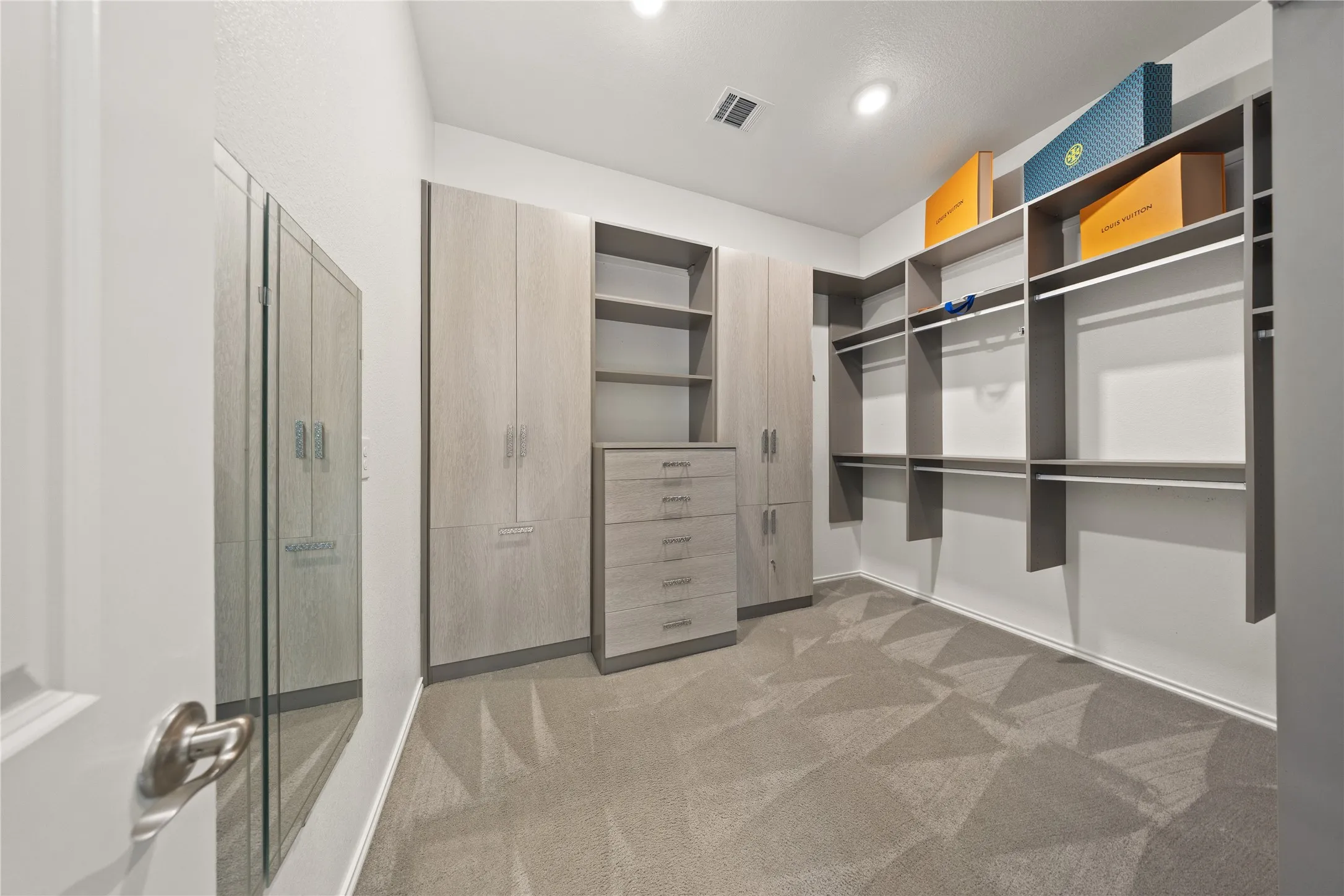 Single Family Residence For Sale in Denton County , 1207 Holford Drive, Frisco, Texas 75036, 5 Bedroom, 5 Bathroom, 4 Garage spaces, 5,652 Sqft, built in 2017, mls#21407516, Real Estate Agent in Frisco, Homes For Sale in Denton county, Homes For Sale in Frisco, Realtor in Frisco Texas, Real Estate Brokerage Independent Realty Texas, Luminita Cordes Realtor