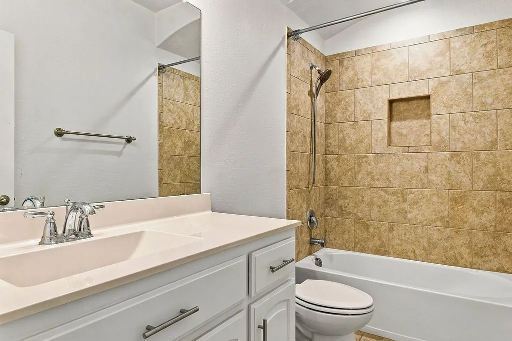 Upstairs full bath