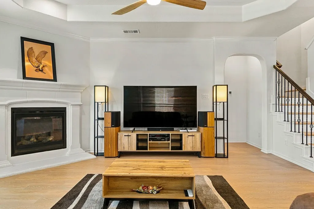 Single Family Residence For Sale in Tarrant County , 9220 Bronze Meadow Drive, Fort Worth, Texas 76131, 5 Bedroom, 3 Bathroom, 2 Garage spaces, 2,473 Sqft, built in 2017, mls#21408751, Real Estate Agent in Fort Worth, Homes For Sale in Tarrant county, Homes For Sale in Fort Worth, Realtor in Fort Worth Texas, Real Estate Brokerage Independent Realty Texas, Luminita Cordes Realtor