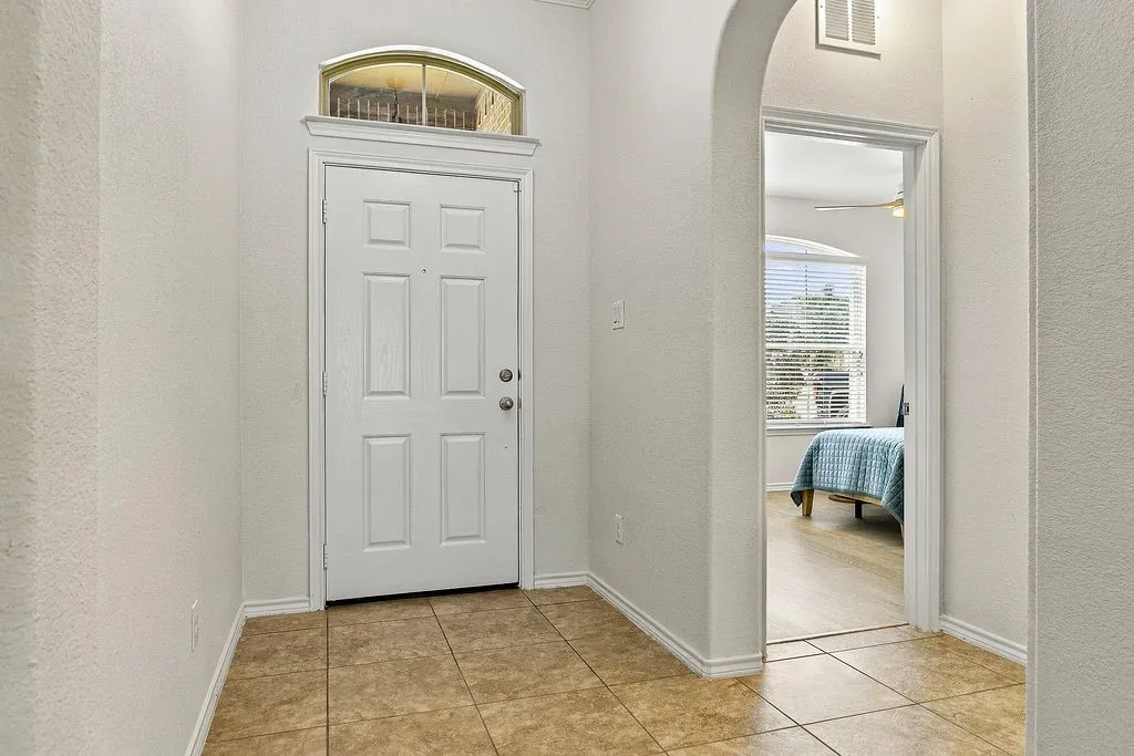 Single Family Residence For Sale in Tarrant County , 9220 Bronze Meadow Drive, Fort Worth, Texas 76131, 5 Bedroom, 3 Bathroom, 2 Garage spaces, 2,473 Sqft, built in 2017, mls#21408751, Real Estate Agent in Fort Worth, Homes For Sale in Tarrant county, Homes For Sale in Fort Worth, Realtor in Fort Worth Texas, Real Estate Brokerage Independent Realty Texas, Luminita Cordes Realtor