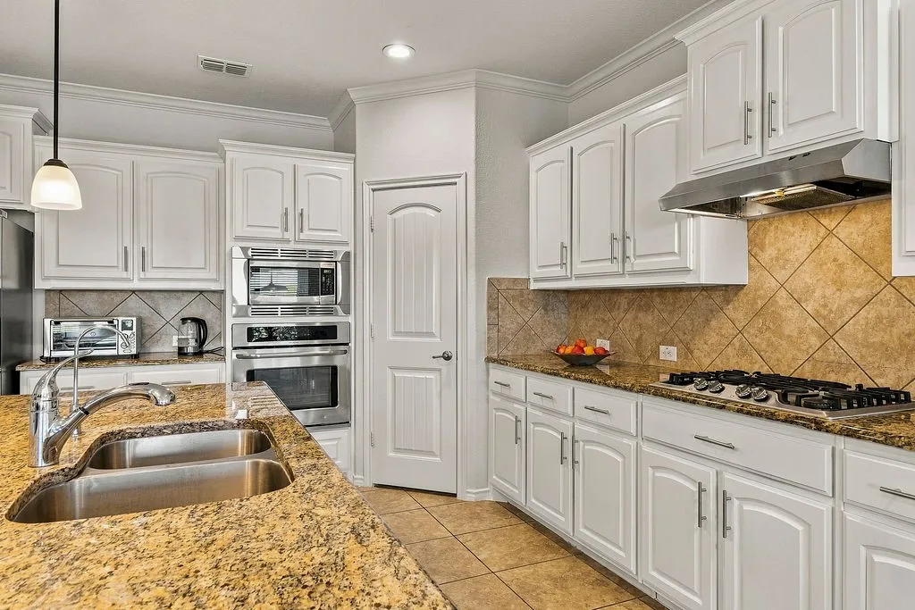 Single Family Residence For Sale in Tarrant County , 9220 Bronze Meadow Drive, Fort Worth, Texas 76131, 5 Bedroom, 3 Bathroom, 2 Garage spaces, 2,473 Sqft, built in 2017, mls#21408751, Real Estate Agent in Fort Worth, Homes For Sale in Tarrant county, Homes For Sale in Fort Worth, Realtor in Fort Worth Texas, Real Estate Brokerage Independent Realty Texas, Luminita Cordes Realtor
