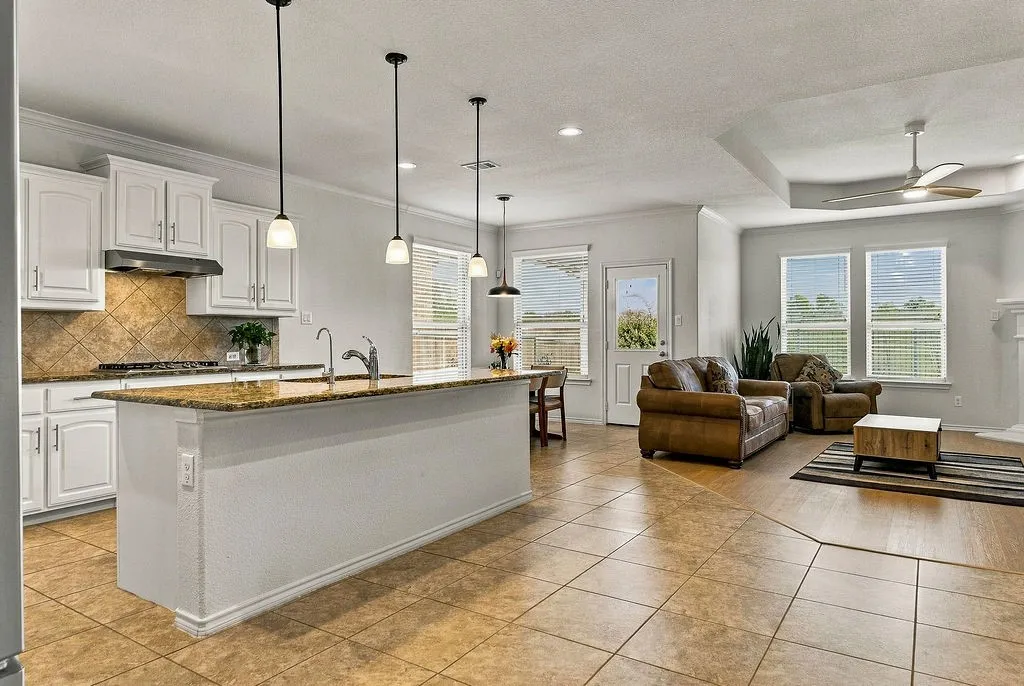 Single Family Residence For Sale in Tarrant County , 9220 Bronze Meadow Drive, Fort Worth, Texas 76131, 5 Bedroom, 3 Bathroom, 2 Garage spaces, 2,473 Sqft, built in 2017, mls#21408751, Real Estate Agent in Fort Worth, Homes For Sale in Tarrant county, Homes For Sale in Fort Worth, Realtor in Fort Worth Texas, Real Estate Brokerage Independent Realty Texas, Luminita Cordes Realtor