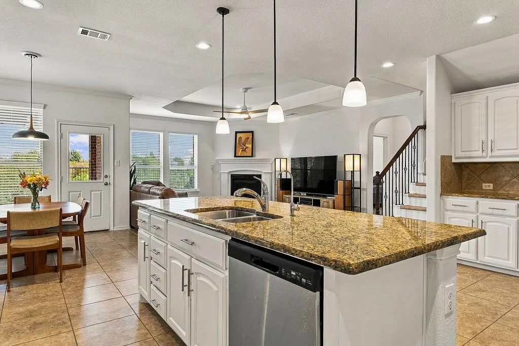 Single Family Residence For Sale in Tarrant County , 9220 Bronze Meadow Drive, Fort Worth, Texas 76131, 5 Bedroom, 3 Bathroom, 2 Garage spaces, 2,473 Sqft, built in 2017, mls#21408751, Real Estate Agent in Fort Worth, Homes For Sale in Tarrant county, Homes For Sale in Fort Worth, Realtor in Fort Worth Texas, Real Estate Brokerage Independent Realty Texas, Luminita Cordes Realtor