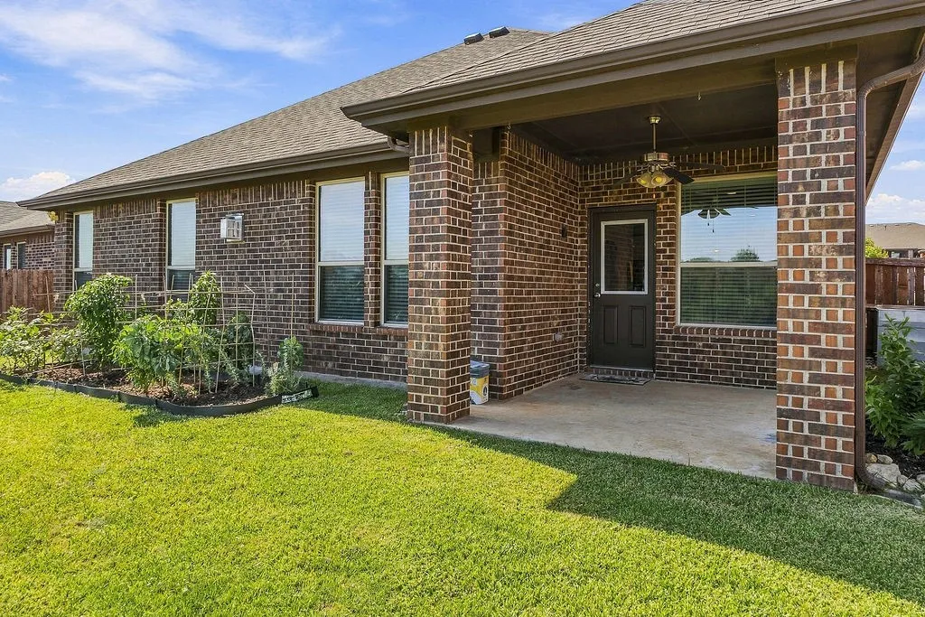 Single Family Residence For Sale in Tarrant County , 9220 Bronze Meadow Drive, Fort Worth, Texas 76131, 5 Bedroom, 3 Bathroom, 2 Garage spaces, 2,473 Sqft, built in 2017, mls#21408751, Real Estate Agent in Fort Worth, Homes For Sale in Tarrant county, Homes For Sale in Fort Worth, Realtor in Fort Worth Texas, Real Estate Brokerage Independent Realty Texas, Luminita Cordes Realtor