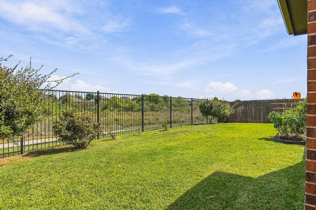Single Family Residence For Sale in Tarrant County , 9220 Bronze Meadow Drive, Fort Worth, Texas 76131, 5 Bedroom, 3 Bathroom, 2 Garage spaces, 2,473 Sqft, built in 2017, mls#21408751, Real Estate Agent in Fort Worth, Homes For Sale in Tarrant county, Homes For Sale in Fort Worth, Realtor in Fort Worth Texas, Real Estate Brokerage Independent Realty Texas, Luminita Cordes Realtor