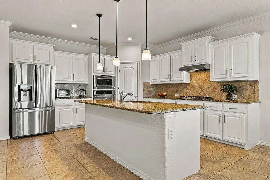 Single Family Residence For Sale in Tarrant County , 9220 Bronze Meadow Drive, Fort Worth, Texas 76131, 5 Bedroom, 3 Bathroom, 2 Garage spaces, 2,473 Sqft, built in 2017, mls#21408751, Real Estate Agent in Fort Worth, Homes For Sale in Tarrant county, Homes For Sale in Fort Worth, Realtor in Fort Worth Texas, Real Estate Brokerage Independent Realty Texas, Luminita Cordes Realtor