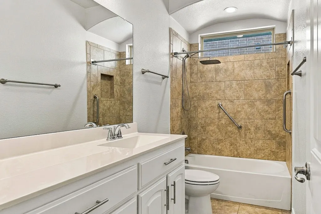 Single Family Residence For Sale in Tarrant County , 9220 Bronze Meadow Drive, Fort Worth, Texas 76131, 5 Bedroom, 3 Bathroom, 2 Garage spaces, 2,473 Sqft, built in 2017, mls#21408751, Real Estate Agent in Fort Worth, Homes For Sale in Tarrant county, Homes For Sale in Fort Worth, Realtor in Fort Worth Texas, Real Estate Brokerage Independent Realty Texas, Luminita Cordes Realtor