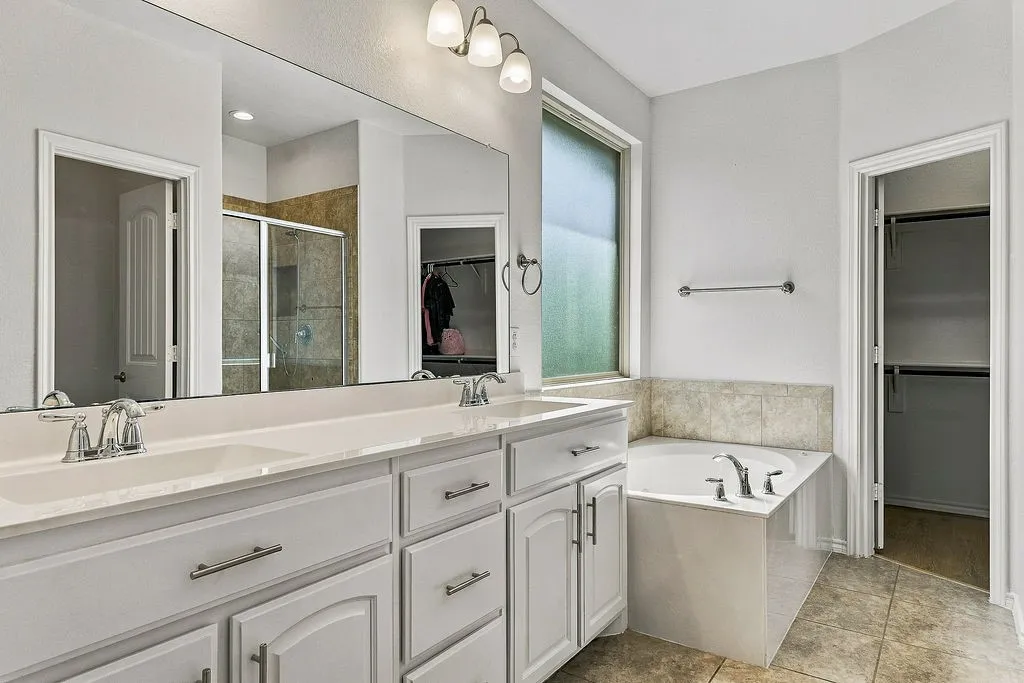 Single Family Residence For Sale in Tarrant County , 9220 Bronze Meadow Drive, Fort Worth, Texas 76131, 5 Bedroom, 3 Bathroom, 2 Garage spaces, 2,473 Sqft, built in 2017, mls#21408751, Real Estate Agent in Fort Worth, Homes For Sale in Tarrant county, Homes For Sale in Fort Worth, Realtor in Fort Worth Texas, Real Estate Brokerage Independent Realty Texas, Luminita Cordes Realtor