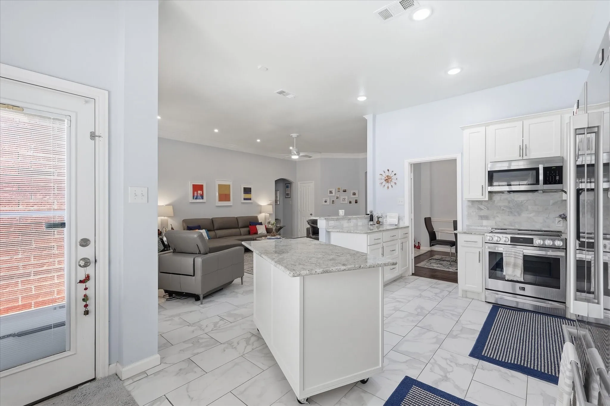 Single Family Residence For Rent in Dallas County , 9427 Ponderosa Trail, Irving, Texas 75063, 3 Bedroom, 2 Bathroom, 2 Garage spaces, 1,699 Sqft, built in 1997, mls#21409226, Real Estate Agent in Irving, Homes For Rent in Dallas county, Homes For Rent in Irving, Realtor in Irving Texas, Real Estate Brokerage Independent Realty Texas, Luminita Cordes Realtor