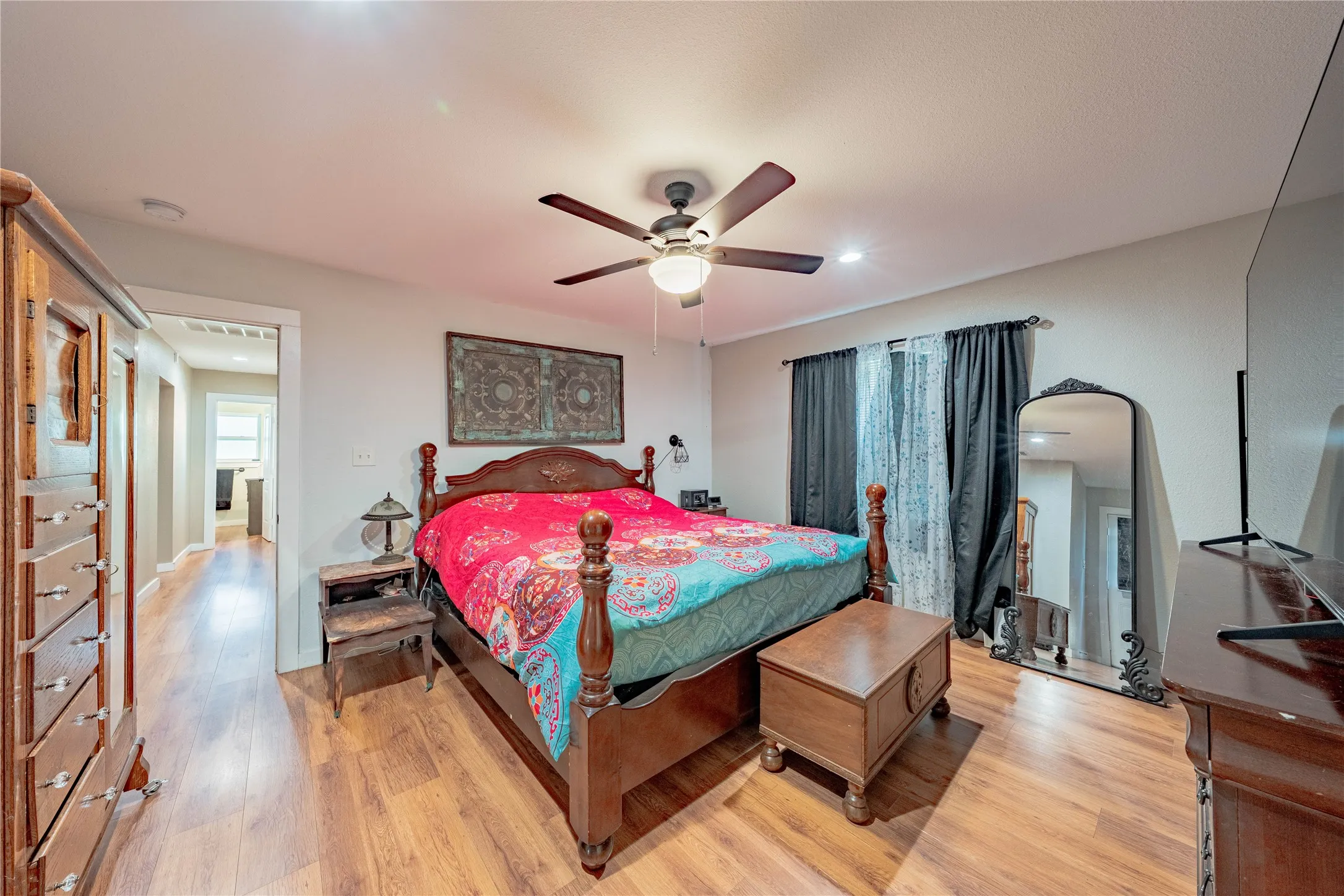 Single Family Residence For Sale in Henderson County , 603 Mosley Drive, Athens, Texas 75751, 3 Bedroom, 3 Bathroom, 2 Garage spaces, 2,077 Sqft, built in 1963, mls#21399392, Real Estate Agent in Athens, Homes For Sale in Henderson county, Homes For Sale in Athens, Realtor in Athens Texas, Real Estate Brokerage Independent Realty Texas, Luminita Cordes Realtor