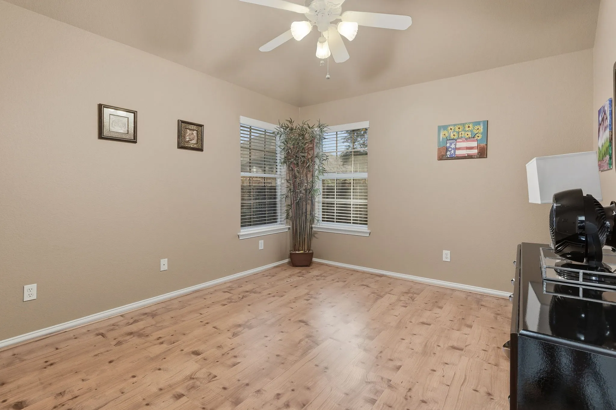 Single Family Residence For Sale in Collin County , 5104 Teddington Park Drive, Plano, Texas 75023, 4 Bedroom, 2 Bathroom, 2 Garage spaces, 2,397 Sqft, built in 1995, mls#21409231, Real Estate Agent in Plano, Homes For Sale in Collin county, Homes For Sale in Plano, Realtor in Plano Texas, Real Estate Brokerage Independent Realty Texas, Luminita Cordes Realtor