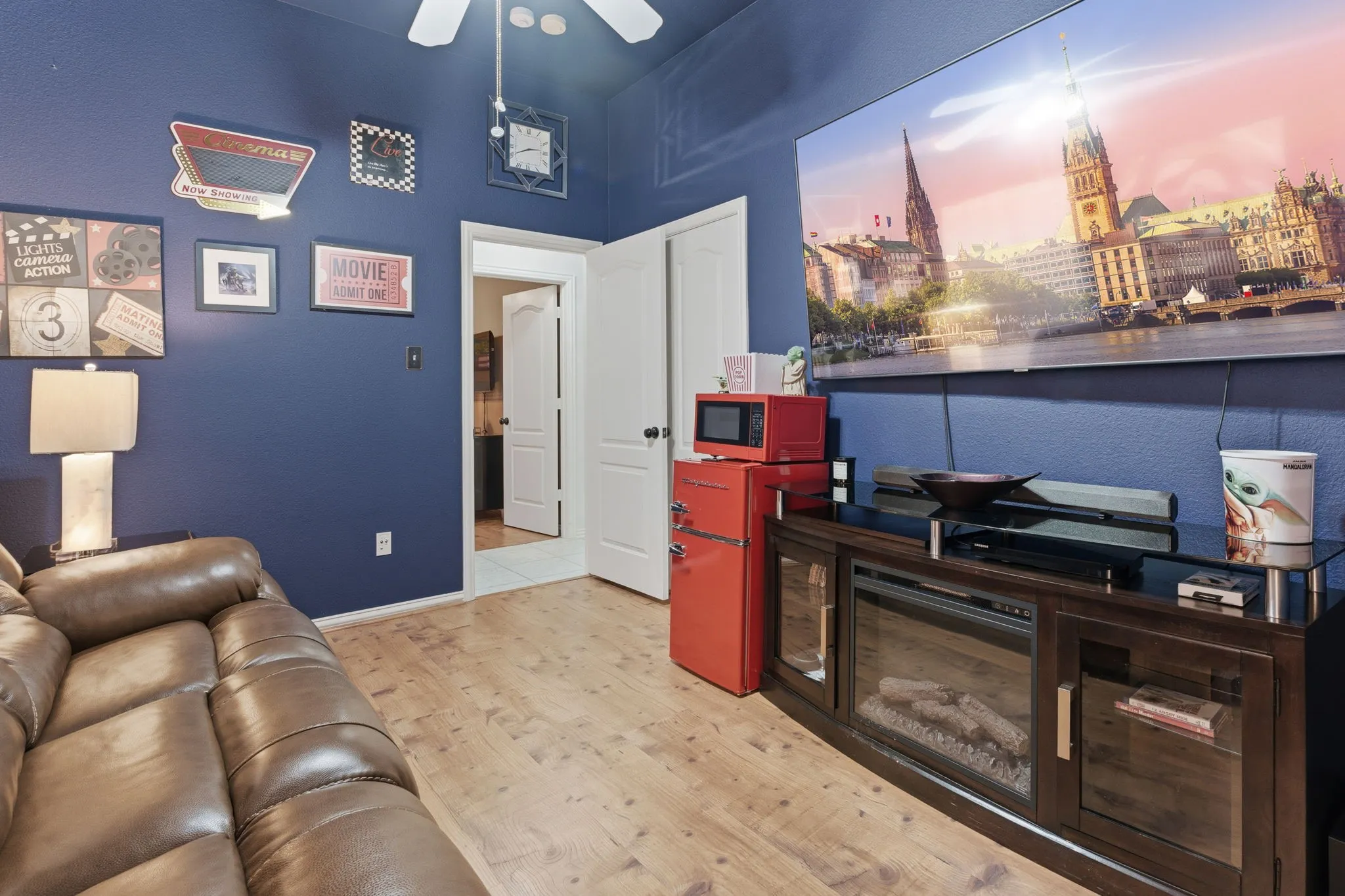 Wood-finish flooring with a ceiling fan