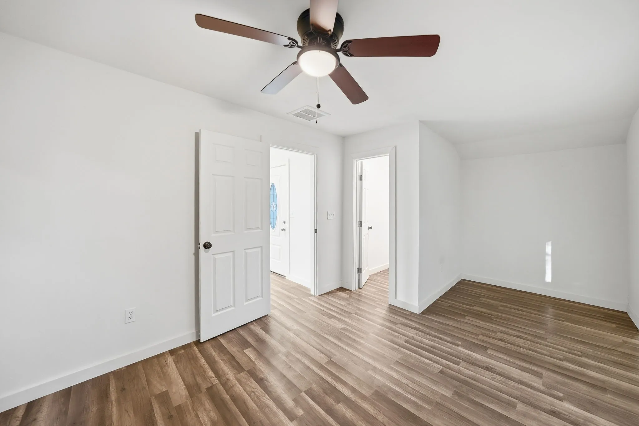 Single Family Residence For Rent in Hunt County , 1103 Bell Drive, Greenville, Texas 75401, 4 Bedroom, 2 Bathroom, Garage spaces, 1,478 Sqft, built in 1975, mls#21409247, Real Estate Agent in Greenville, Homes For Rent in Hunt county, Homes For Rent in Greenville, Realtor in Greenville Texas, Real Estate Brokerage Independent Realty Texas, Luminita Cordes Realtor
