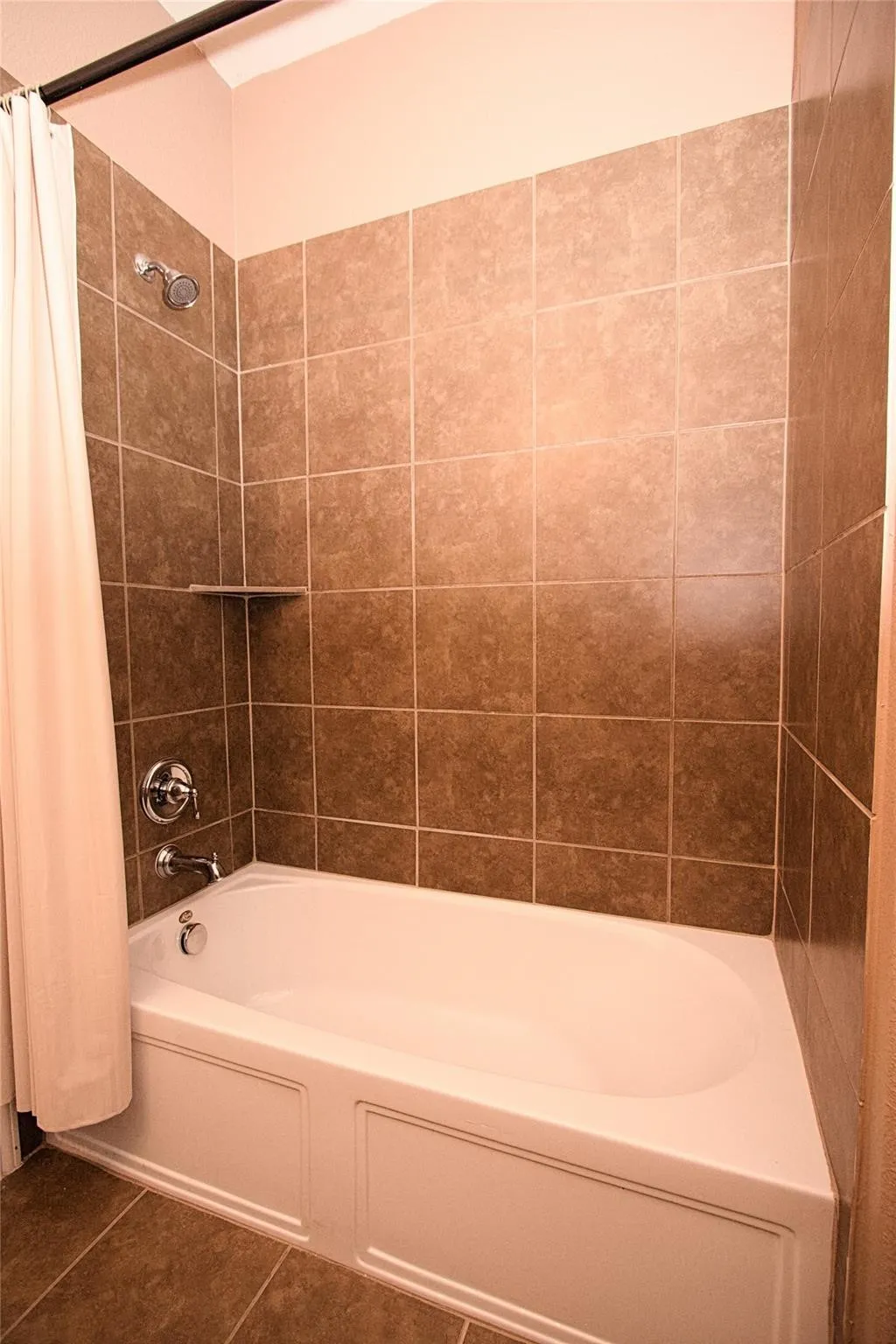 Single Family Residence For Sale in Denton County , 1405 Villa Paloma Boulevard, Little Elm, Texas 75068, 3 Bedroom, 2 Bathroom, 2 Garage spaces, 1,513 Sqft, built in 2012, mls#21408792, Real Estate Agent in Little Elm, Homes For Sale in Denton county, Homes For Sale in Little Elm, Realtor in Little Elm Texas, Real Estate Brokerage Independent Realty Texas, Luminita Cordes Realtor