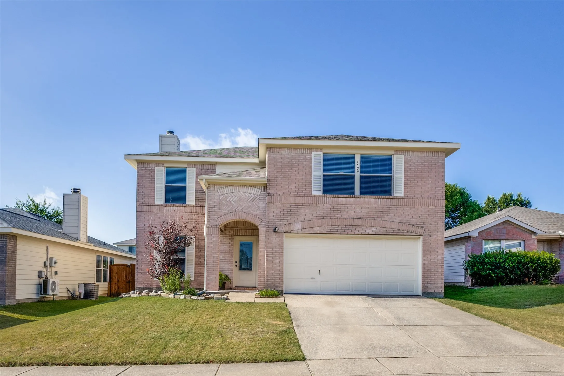 Single Family Residence For Rent in Collin County , 1609 White Oak Road, Anna, Texas 75409, 3 Bedroom, 3 Bathroom, 2 Garage spaces, 2,000 Sqft, built in 2002, mls#21409079, Real Estate Agent in Anna, Homes For Rent in Collin county, Homes For Rent in Anna, Realtor in Anna Texas, Real Estate Brokerage Independent Realty Texas, Luminita Cordes Realtor