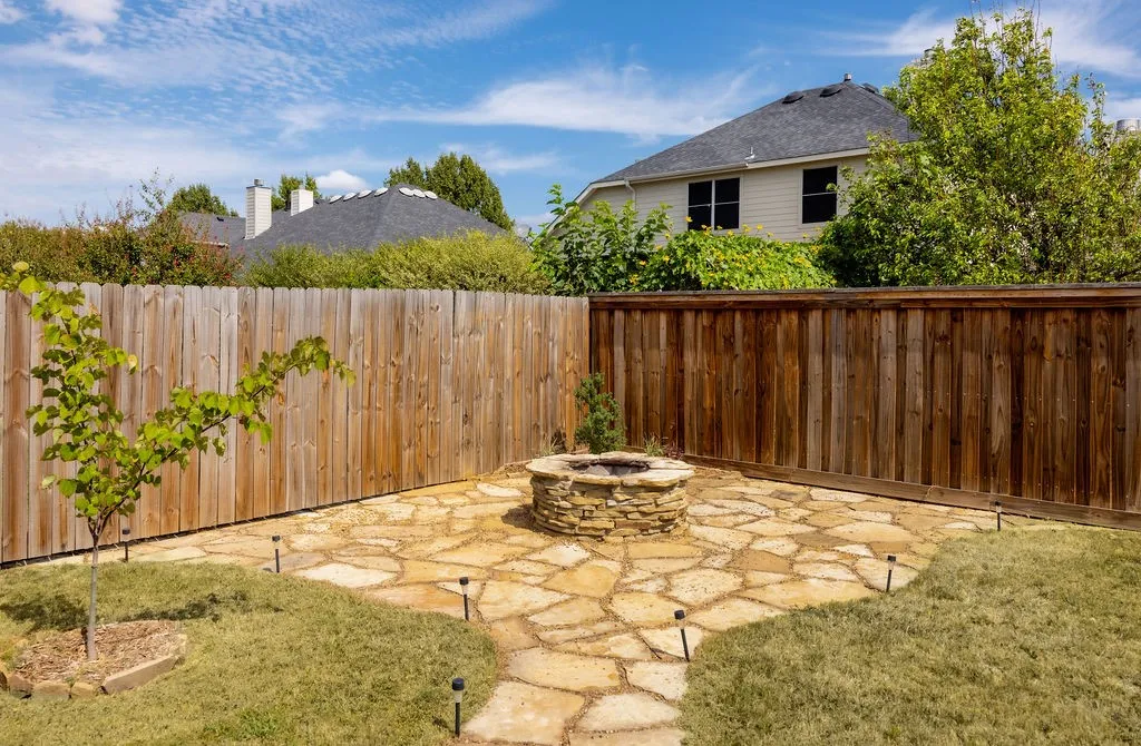 Single Family Residence For Rent in Tarrant County , 12136 Lamington Drive, Fort Worth, Texas 76244, 4 Bedroom, 2 Bathroom, 2 Garage spaces, 1,824 Sqft, built in 2003, mls#21407655, Real Estate Agent in Fort Worth, Homes For Rent in Tarrant county, Homes For Rent in Fort Worth, Realtor in Fort Worth Texas, Real Estate Brokerage Independent Realty Texas, Luminita Cordes Realtor