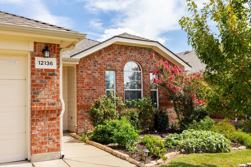 Single Family Residence For Rent in Tarrant County , 12136 Lamington Drive, Fort Worth, Texas 76244, 4 Bedroom, 2 Bathroom, 2 Garage spaces, 1,824 Sqft, built in 2003, mls#21407655, Real Estate Agent in Fort Worth, Homes For Rent in Tarrant county, Homes For Rent in Fort Worth, Realtor in Fort Worth Texas, Real Estate Brokerage Independent Realty Texas, Luminita Cordes Realtor