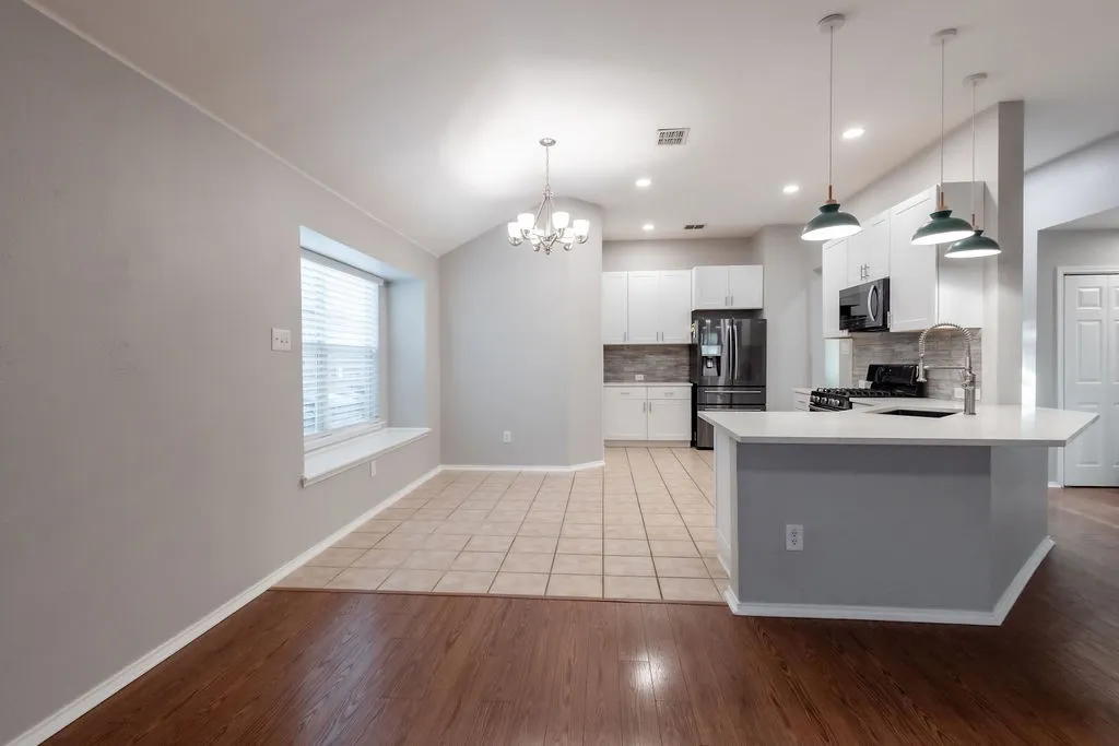 Single Family Residence For Rent in Tarrant County , 12136 Lamington Drive, Fort Worth, Texas 76244, 4 Bedroom, 2 Bathroom, 2 Garage spaces, 1,824 Sqft, built in 2003, mls#21407655, Real Estate Agent in Fort Worth, Homes For Rent in Tarrant county, Homes For Rent in Fort Worth, Realtor in Fort Worth Texas, Real Estate Brokerage Independent Realty Texas, Luminita Cordes Realtor