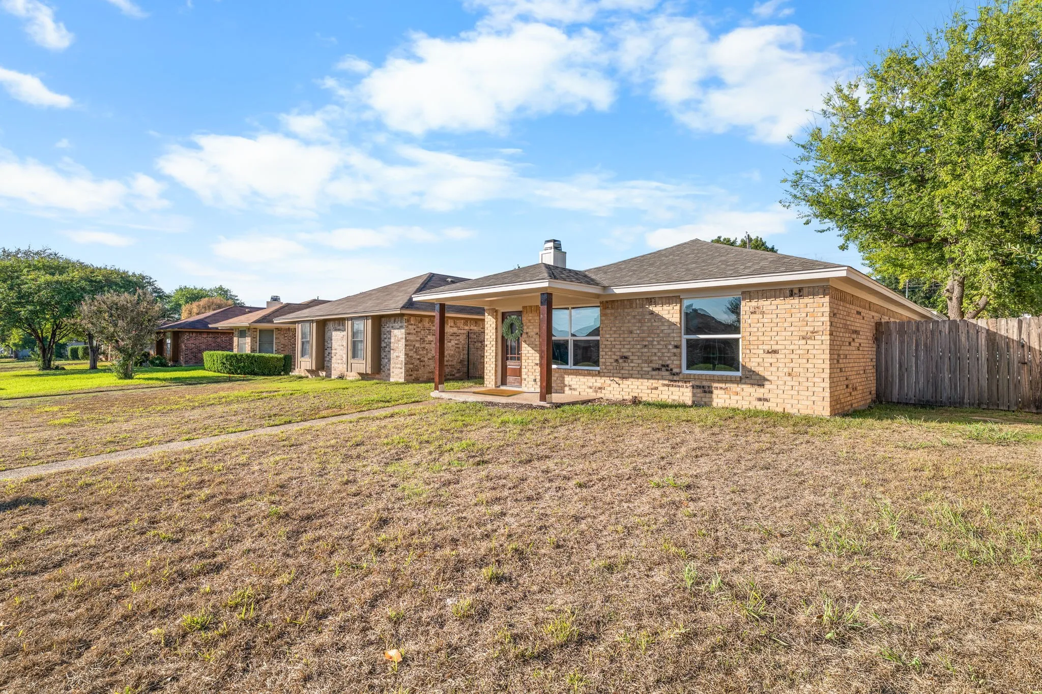 Single Family Residence For Sale in Mc Lennan County , 1315 Chapel Downs Road, Waco, Texas 76712, 3 Bedroom, 2 Bathroom, 2 Garage spaces, 1,416 Sqft, built in 1984, mls#21409129, Real Estate Agent in Waco, Homes For Sale in Mc Lennan county, Homes For Sale in Waco, Realtor in Waco Texas, Real Estate Brokerage Independent Realty Texas, Luminita Cordes Realtor