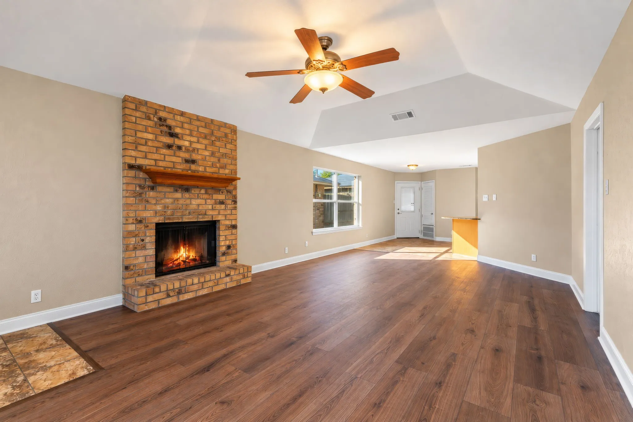 Single Family Residence For Sale in Mc Lennan County , 1315 Chapel Downs Road, Waco, Texas 76712, 3 Bedroom, 2 Bathroom, 2 Garage spaces, 1,416 Sqft, built in 1984, mls#21409129, Real Estate Agent in Waco, Homes For Sale in Mc Lennan county, Homes For Sale in Waco, Realtor in Waco Texas, Real Estate Brokerage Independent Realty Texas, Luminita Cordes Realtor